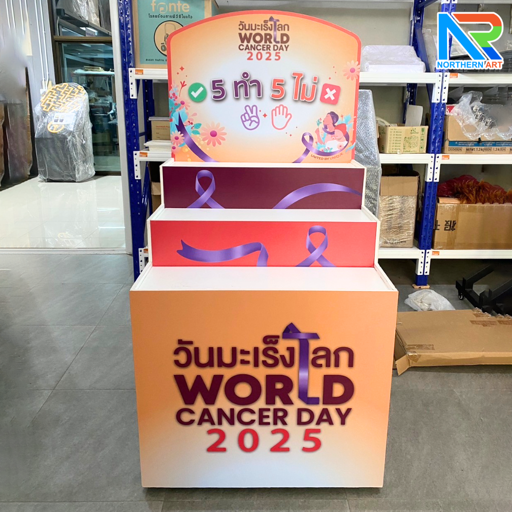 ชั้นวางพลาสวูดขั้นบันได ขนาด (W) 80 x (L)64 x (H)160 cm. มีล้อเลื่อนพร้อมตู้เก็บของด้านหลัง