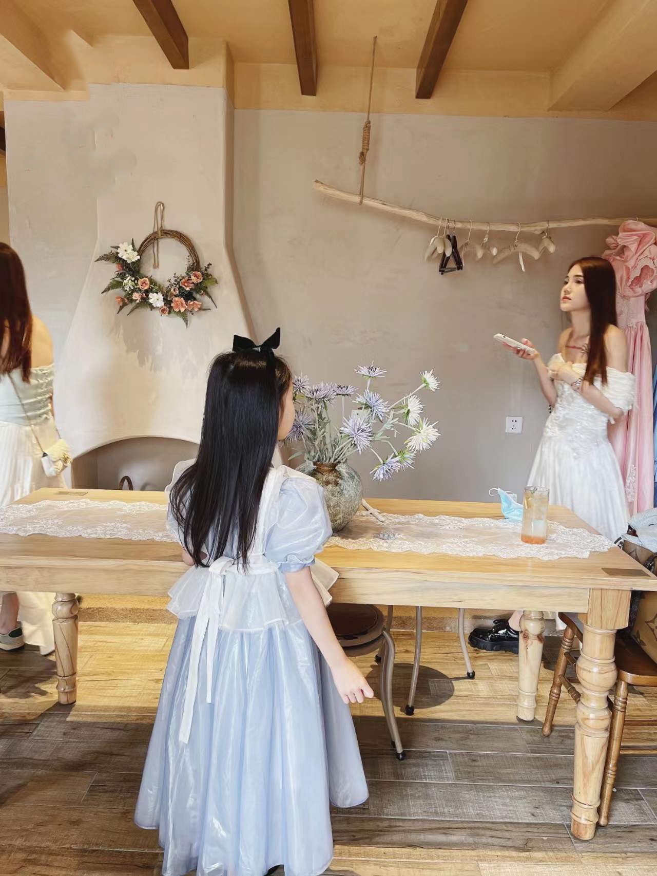 ชุดเจ้าหญิงอลิสสุดน่ารัก ผ้ากันเปื้อนครึ่งท่อนสีขาว ถอดออกได้ งานพรีเมี่ยม