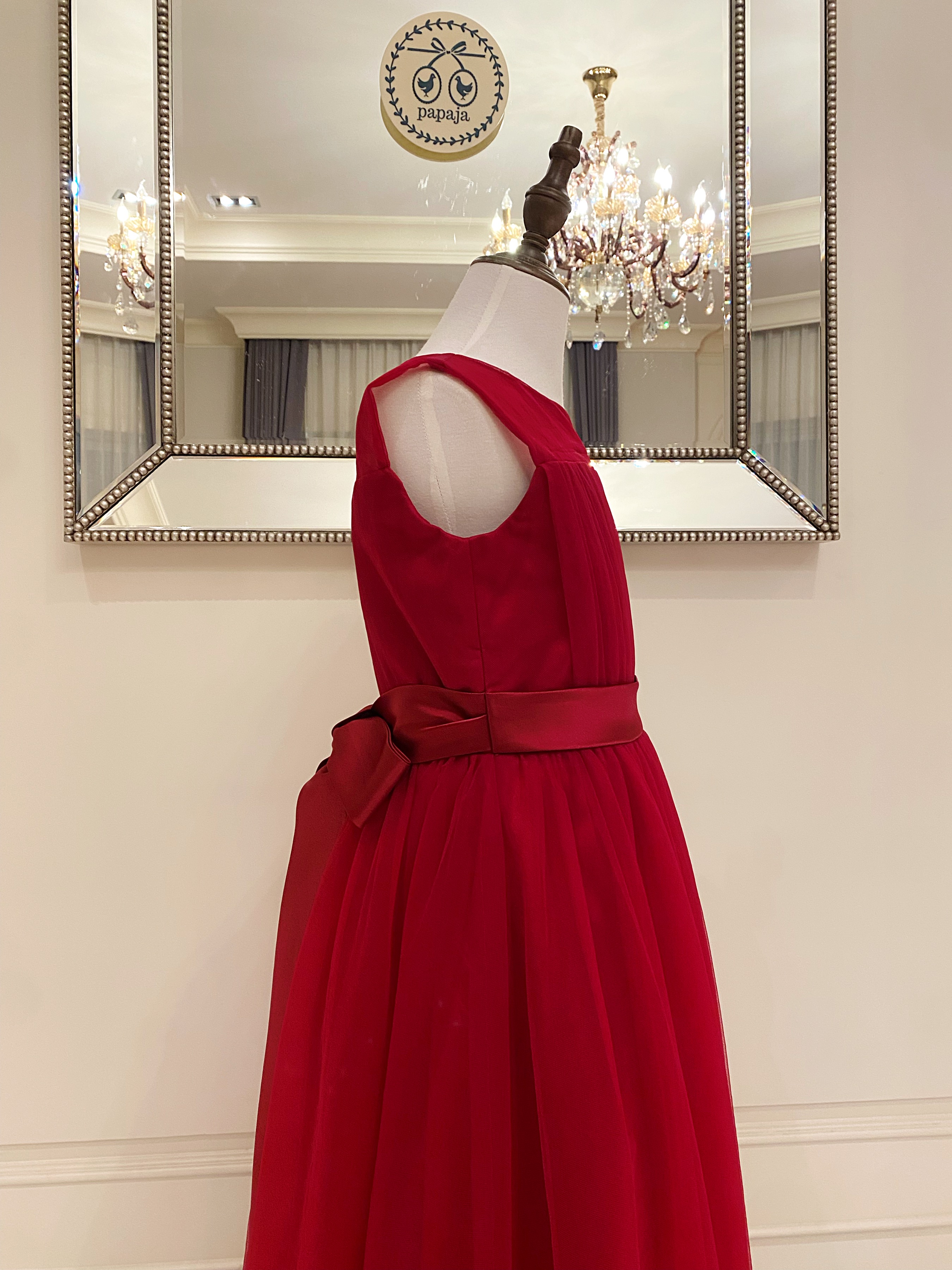 เดรสออกงานราตรียาวแขนกุดสีแดง (Red Lipstick) (งานไฮพรีเมี่ยม) ช่วงไหล่ซีทรู ช่วงเอวประดับผ้าซาติน