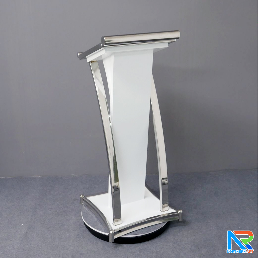 โพเดียมไม้สีขาว ตกแต่งสแตนเลส เกรด304 ขนาด (W) 47 x (D) 44 x (H)120 cm.
