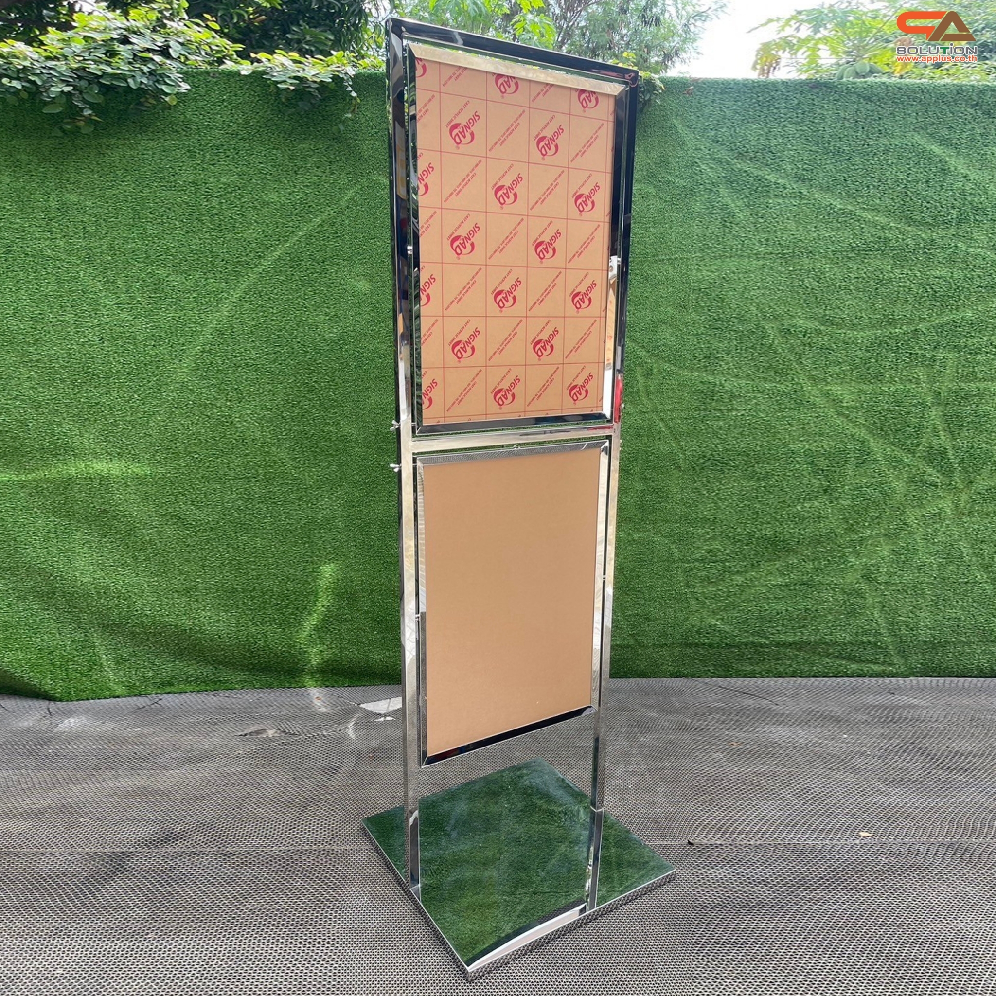โปสเตอร์สแตนด์ สแตนเลส รุ่น 2 เฟรม หมุนได้ 360 องศา ขนาด 50×70 ซม สแตนเลสเกรด 304 ไม่เป็นสนิม โชว์งานพิมพ์ 2 ด้าน สอดงานพิมพ์ด้านบน