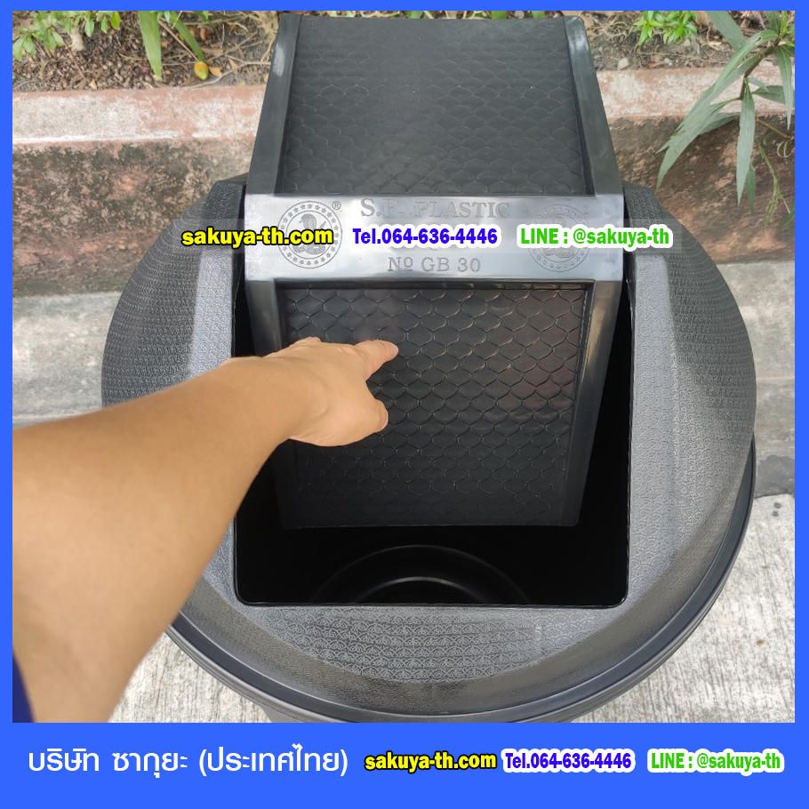 ถังขยะทรงกลม ฝาแกว่ง 100 ลิตร สีดำ