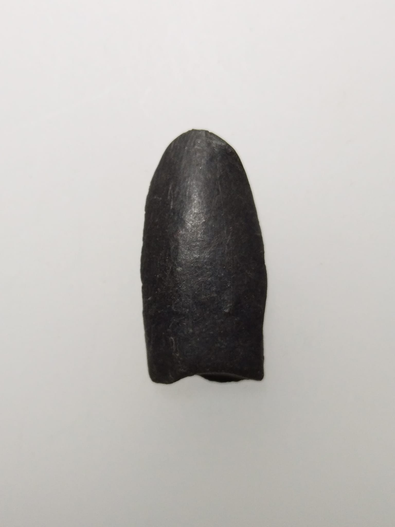 F056 พระรอดเนื้อดำ