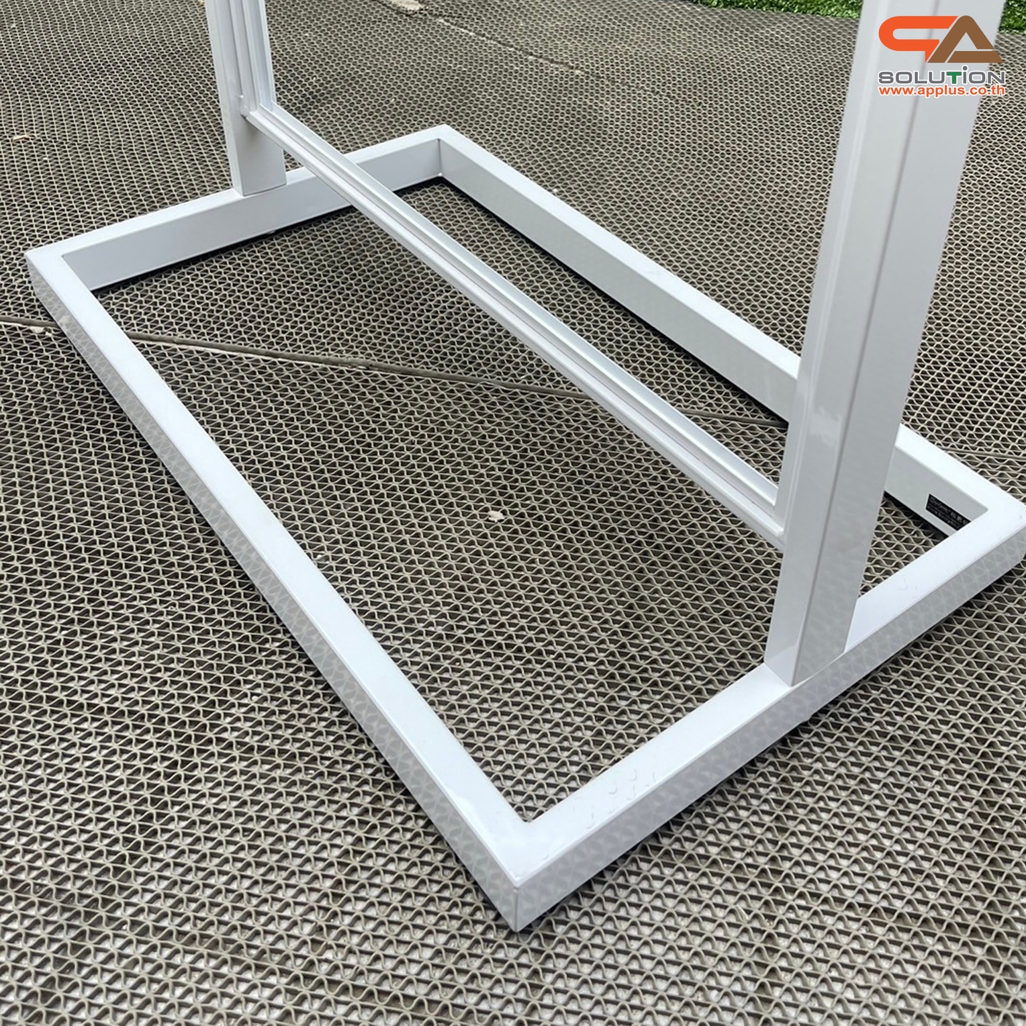 ป้ายตั้งพื้นเหล็ก รุ่นกรอบเดี่ยว สีขาว ขนาด (W)62 × (H)156 cm. สอดงานด้านบน โชว์ภาพ2ด้าน ถอดประกอบได้