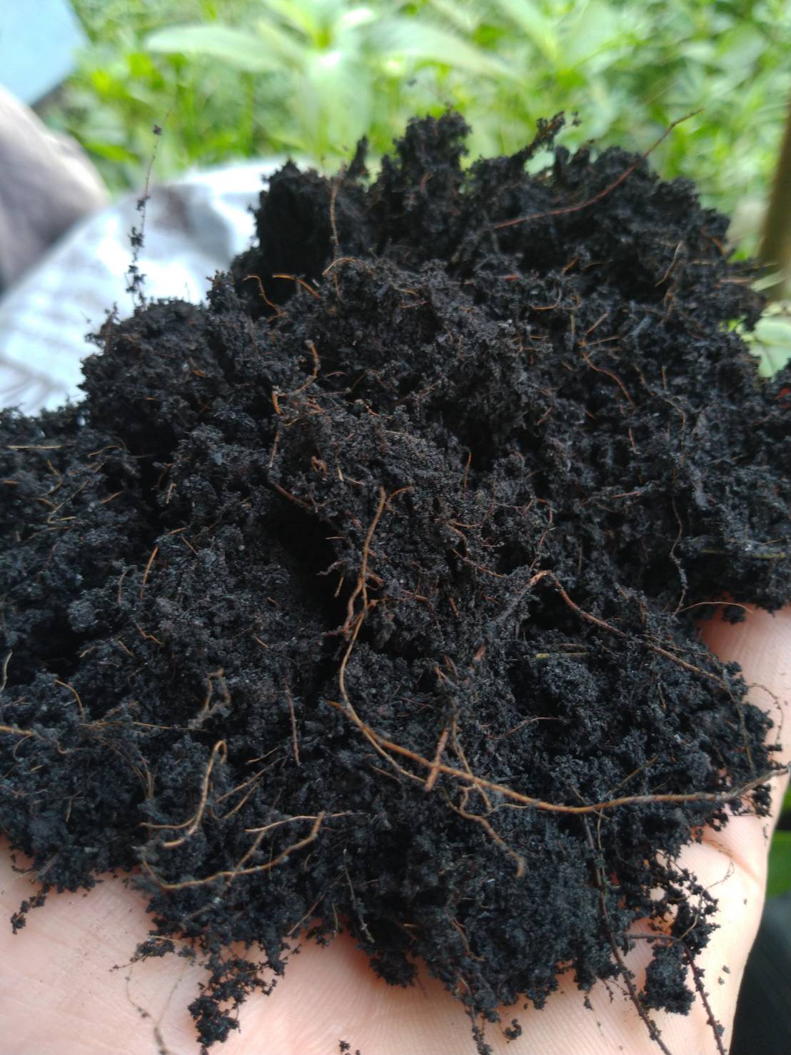 ดินปลูกต้นไม้บ้านดินดำ 1 กระสอบ