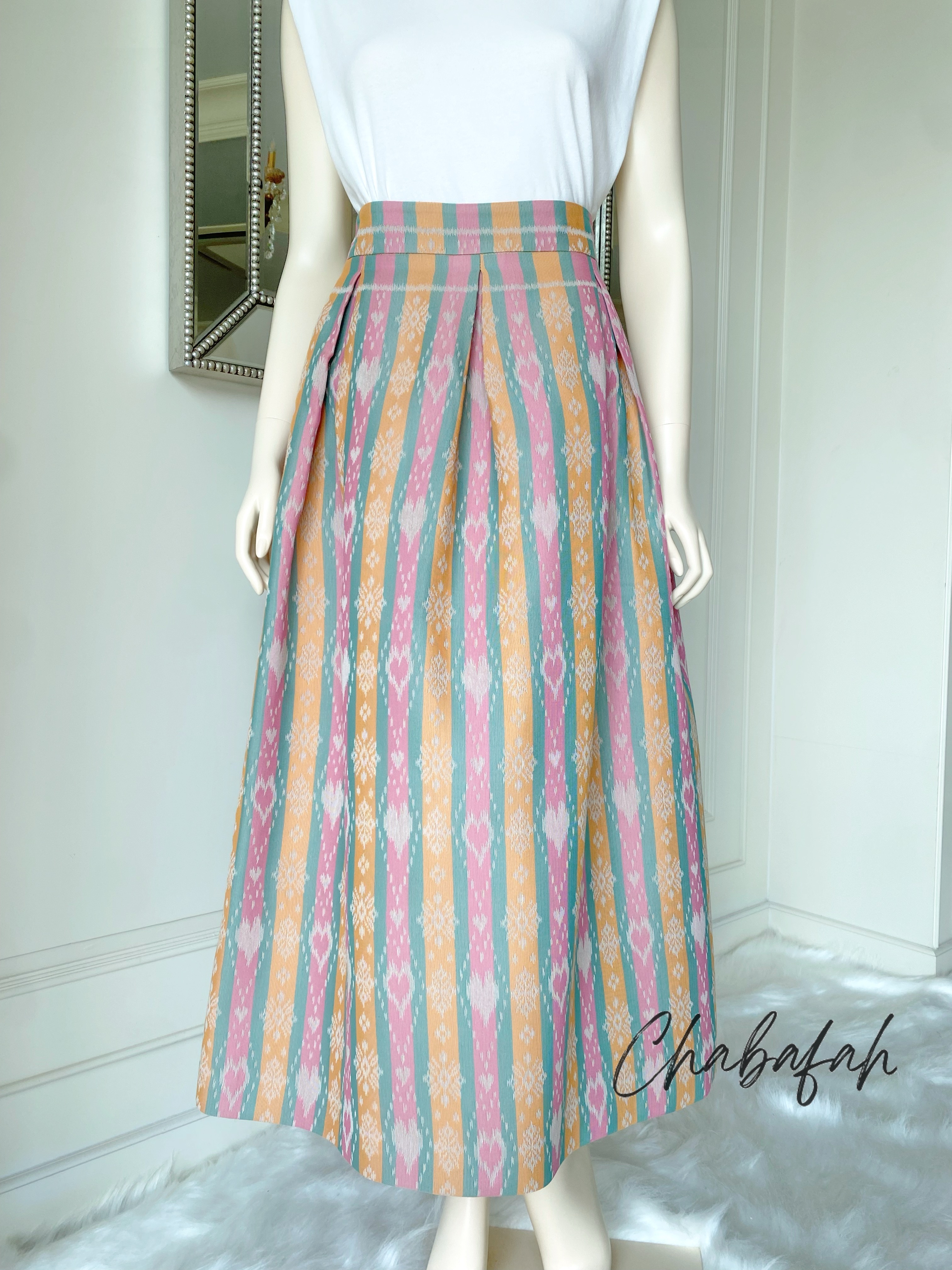 (No. 006) กระโปรงผ้าฝ้ายไทยทอเครื่อง สีเหลืองสลับเขียวสีน่ารักสดใส ทรงทวิส แบรนด์ Chabafah (ชบาฟ้า)