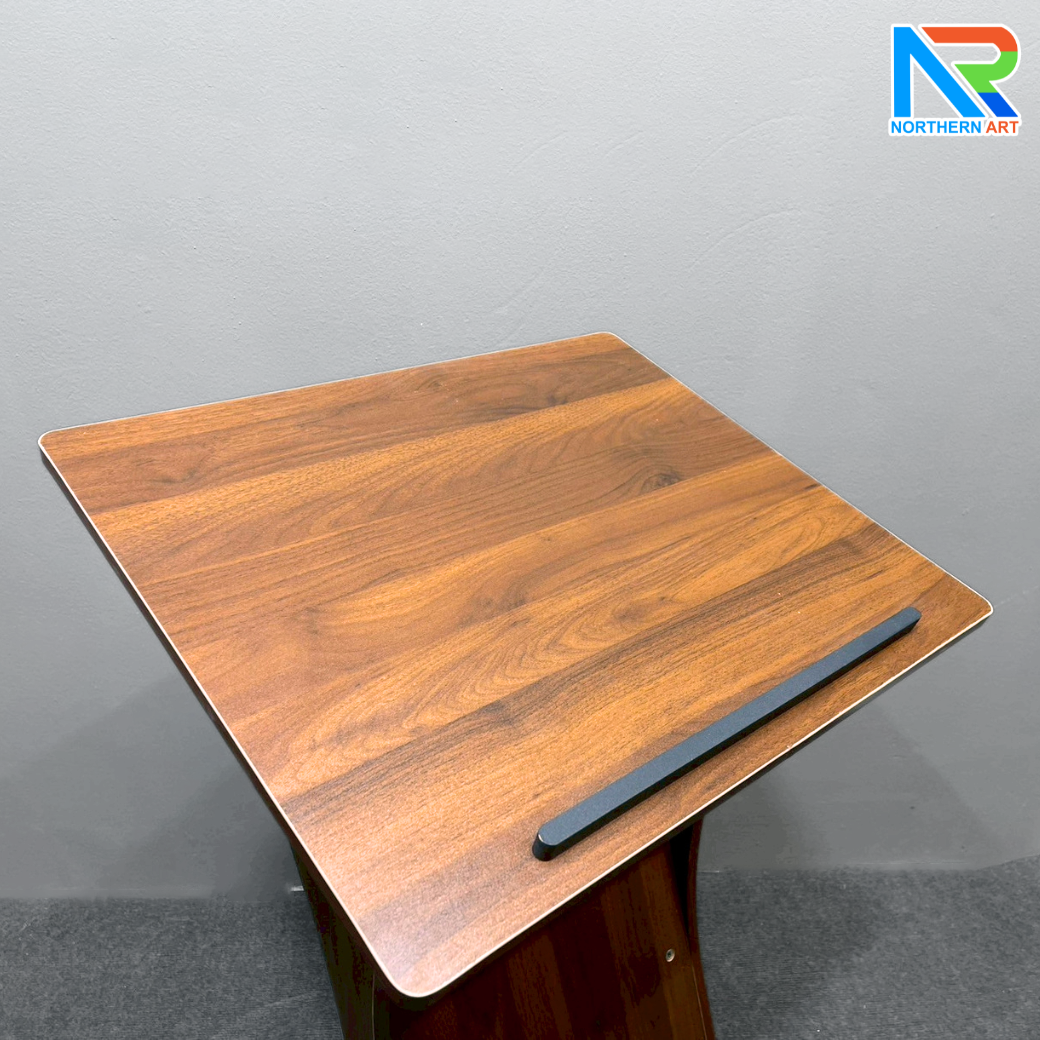 โพเดียมไม้ สีน้ำตาล TOPเอียง ขนาด (W)60 x (L)50 x (H)108 cm. พร้อมล้อเลื่อนและชั้นวางของ