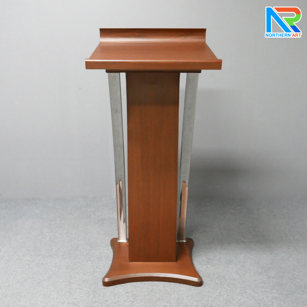 โพเดียมไม้ สีโอ๊คแดง ตกแต่งสแตนเลสเกรด304 ขนาด (W) 55 x (L) 50 x (H) 120 cm.