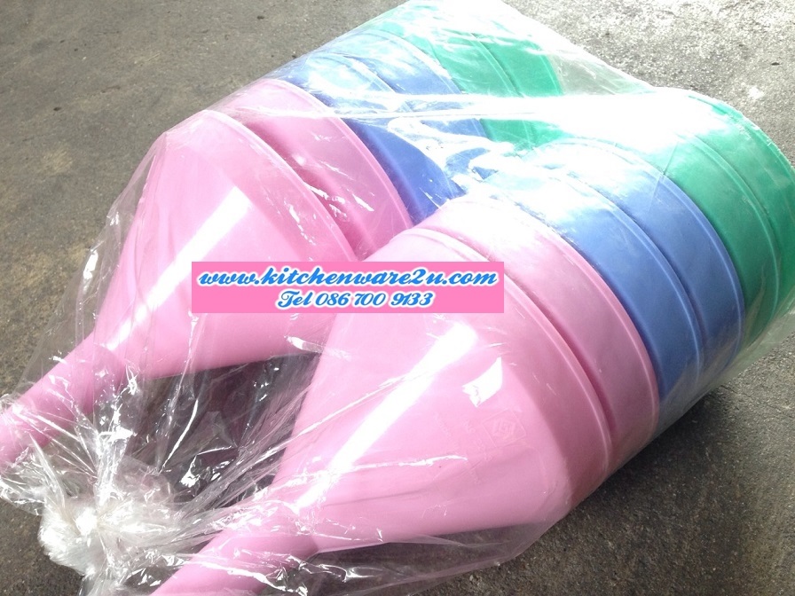 P02465 กรวยกรอกเอนกประสงค์ (13*13*18 cm) เกรดเอ No.22-3 ราคาส่งต่อโหล : 12 ใบ