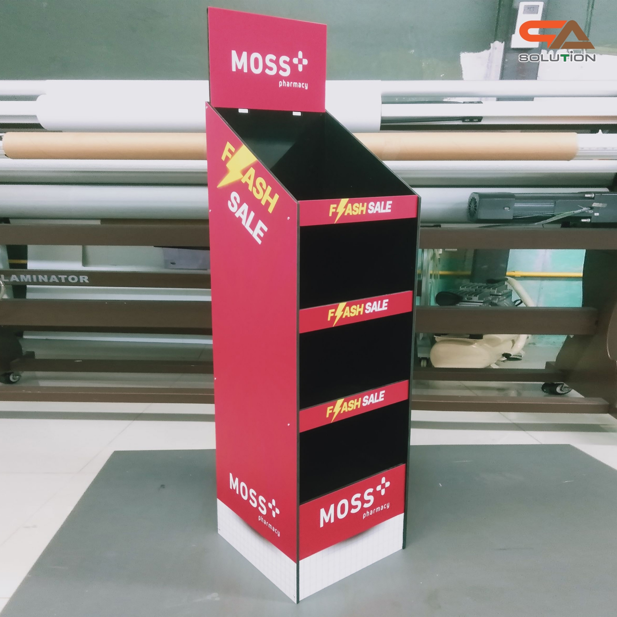 CLEARANCE SALE! ชั้นวางสินค้าพลาสวูด 4 ชั้น ขนาด (W)34 x (D)35.5 x (H)132 ซม. วัสดุพลาสวูดสีดำหนา 8 มม พร้อมงานพิมพ์สติ๊กเกอร์