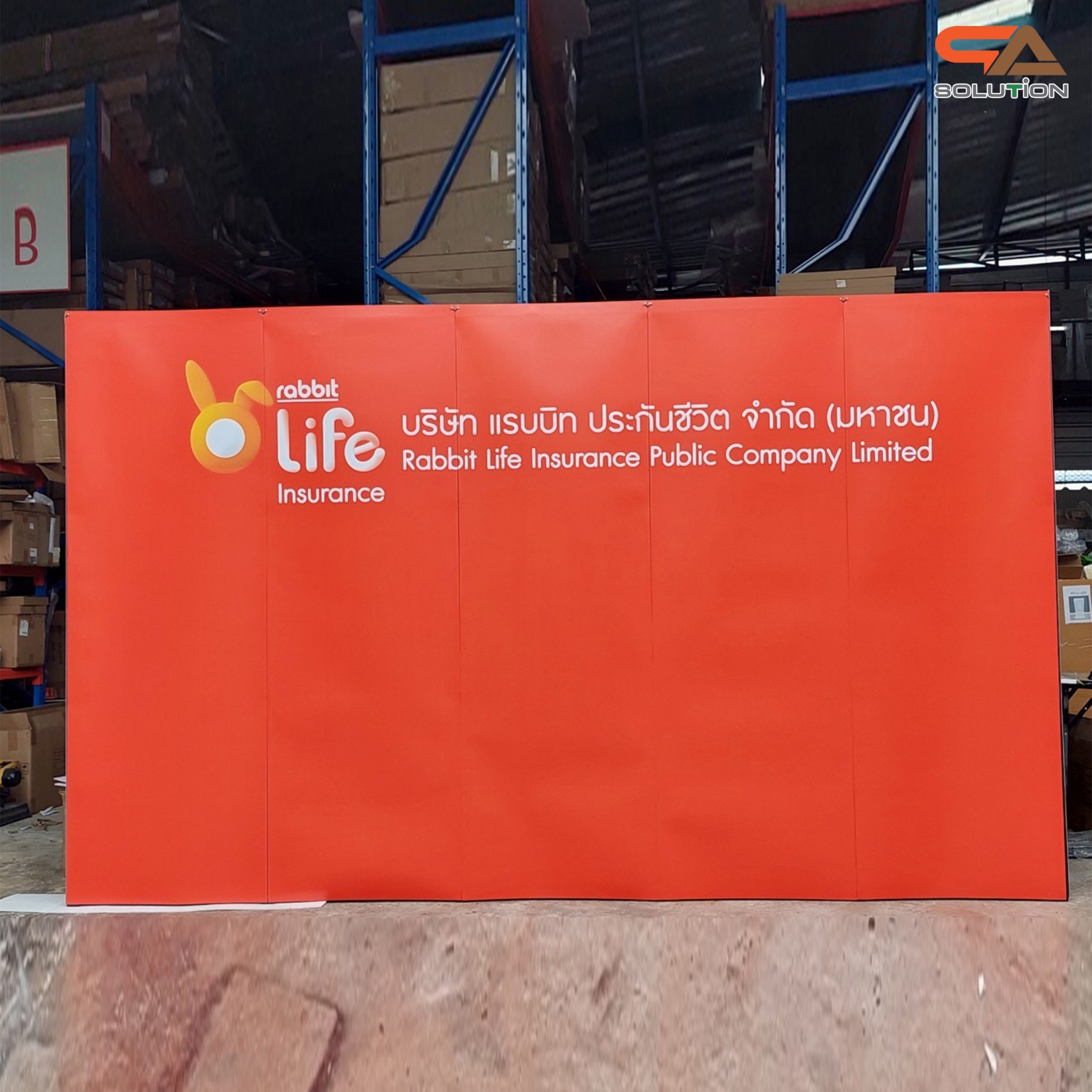 BACK DROP ฉากแบคดรอป รุ่นเหลี่ยม แบบตรง โครงอะลูมิเนียมพร้อมงานพิมพ์ + โคมไฟ 2 ชุด และกระเป๋าล้อลาก 1 ใบ