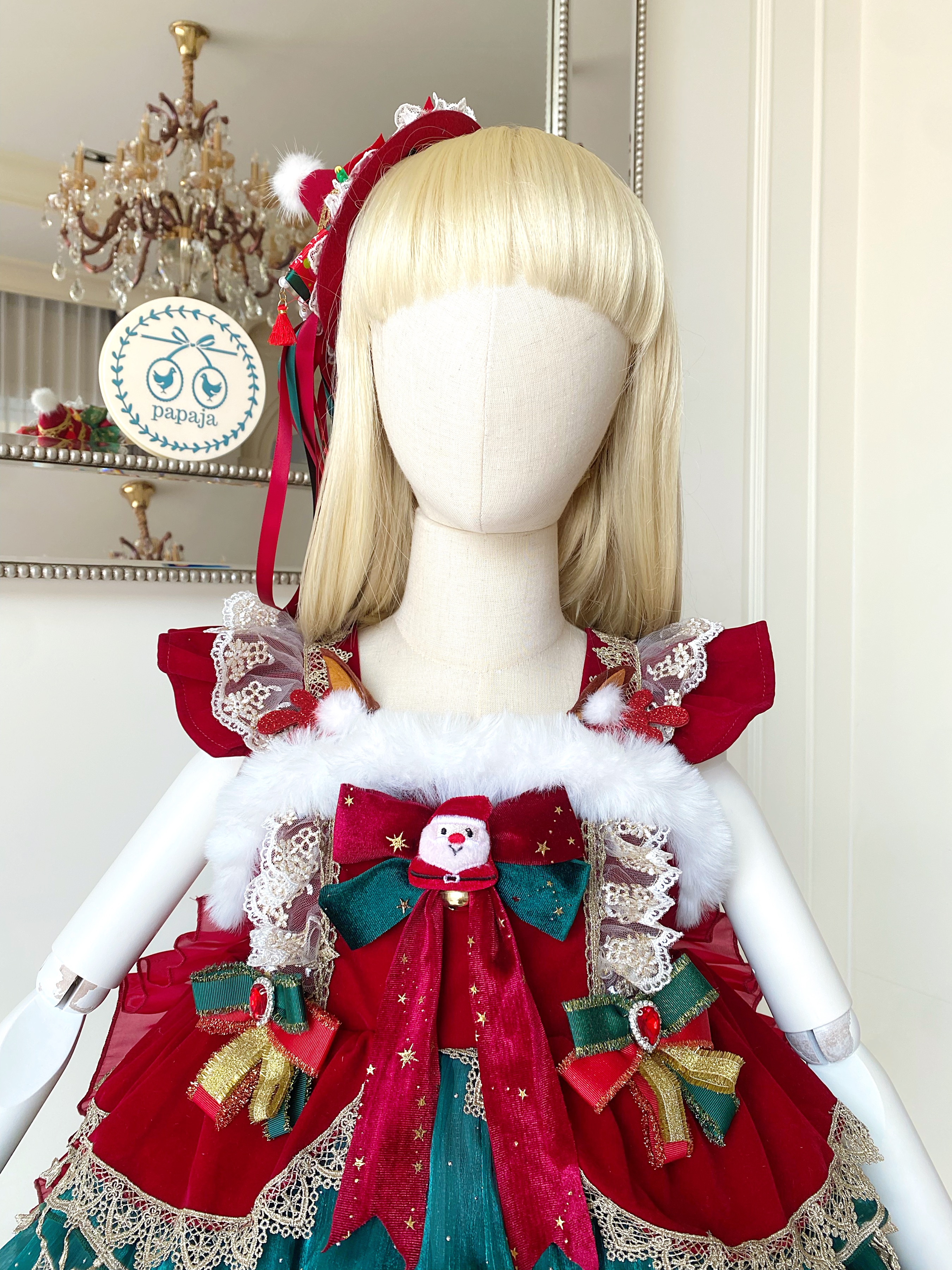 (เซต 4 ชิ้น) เซตเดรสคริสต์มาสงานไฮพรีเมี่ยม ธีมต้น X'mas สีเขียวแดง (เดรส+โบว์หลัง+ที่ติดผมทรงหมวก+ถุงเท้า) Christmas