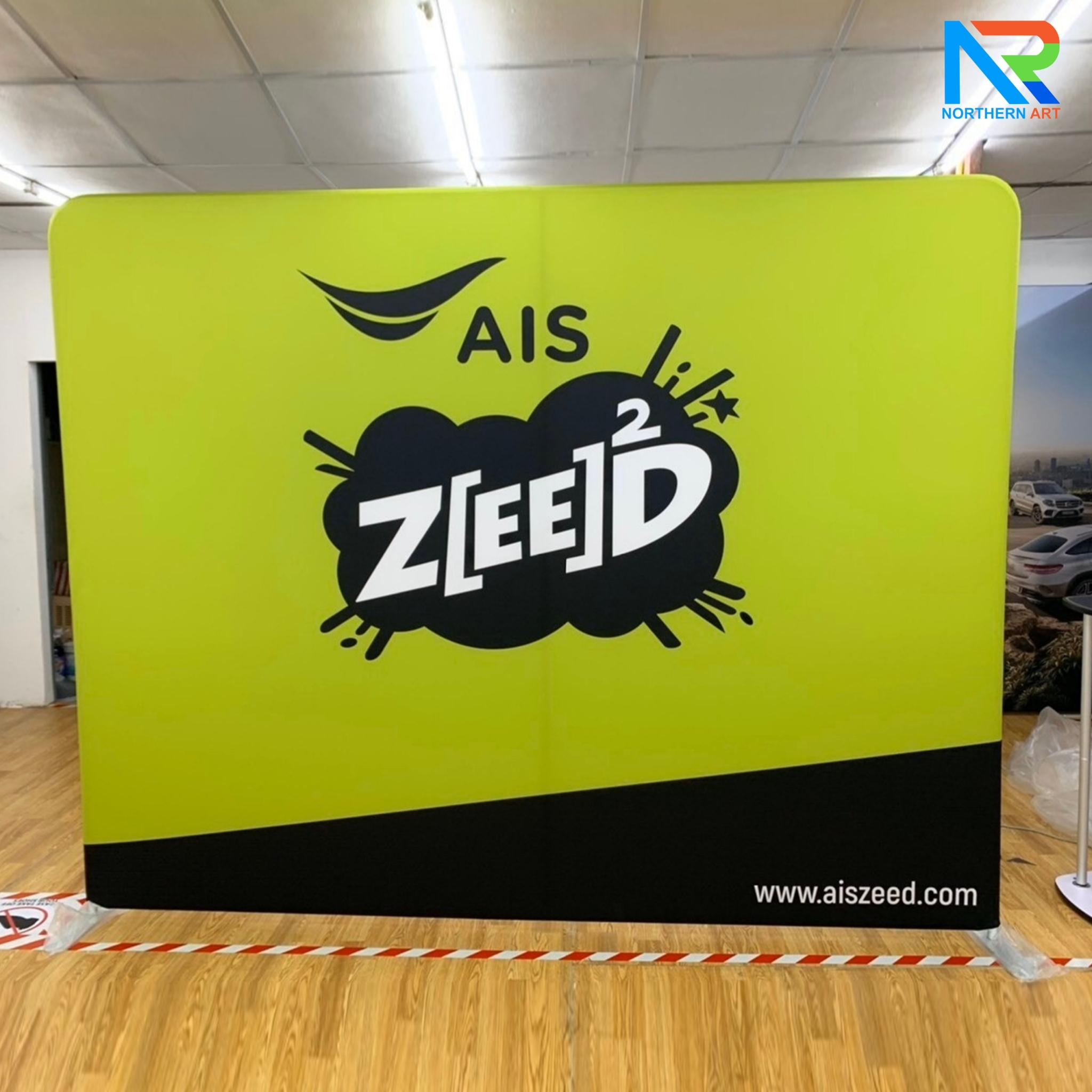 แบคดรอปผ้า (Fabric Backdrop) รุ่นตรง Savvy ขนาด (H)180 x (W)120-1000 cm. โครงอะลูมิเนียม ถอดประกอบได้ แถมฟรี! กระเป๋าใส่อุปกรณ์ 1 ใบ