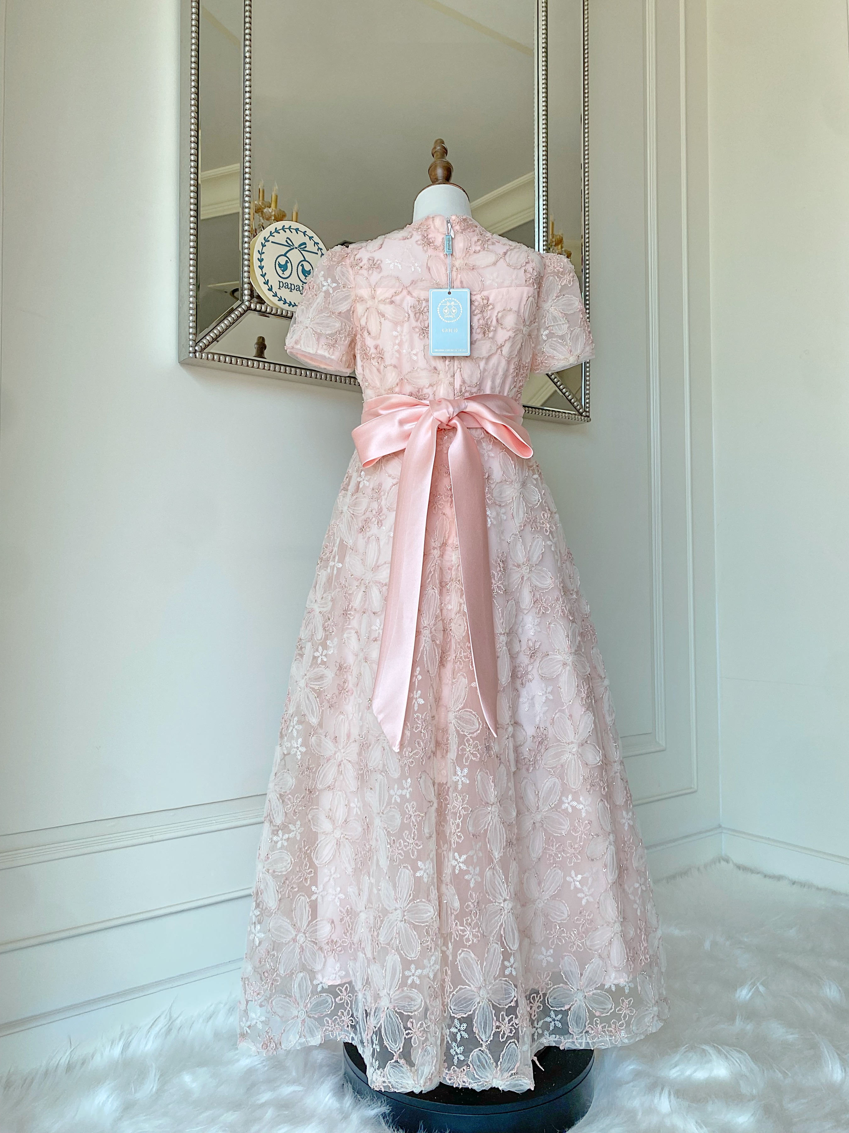 เดรสออกงานราตรียาวแขนตุ๊กตา (งานไฮพรีเมี่ยม) ผ้าลูกไม้ฉลุโทนสีชมพูอ่อน ลุคผู้ดี สวยคลาสสิค