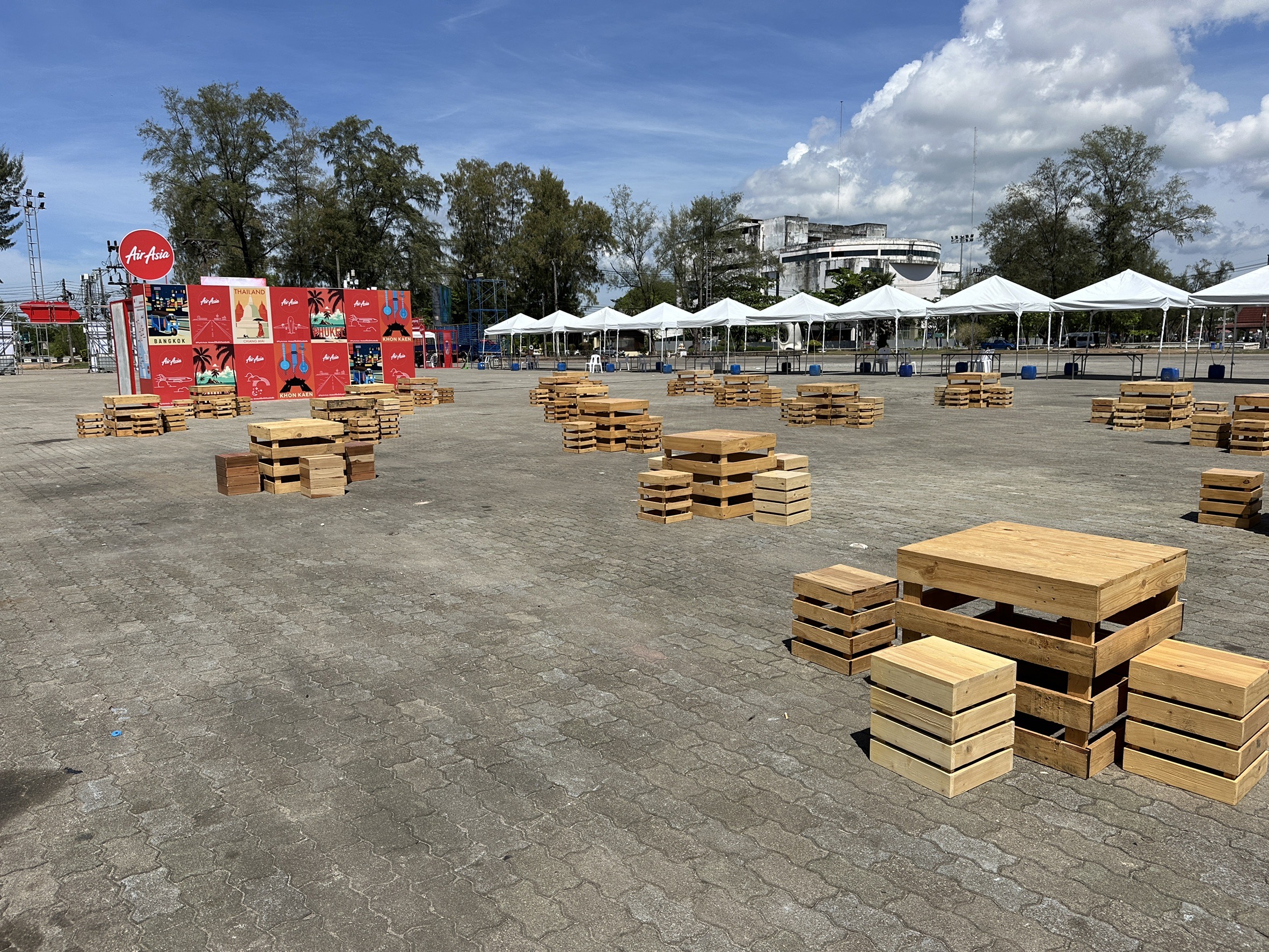 ชุดโต๊ะลังไม้