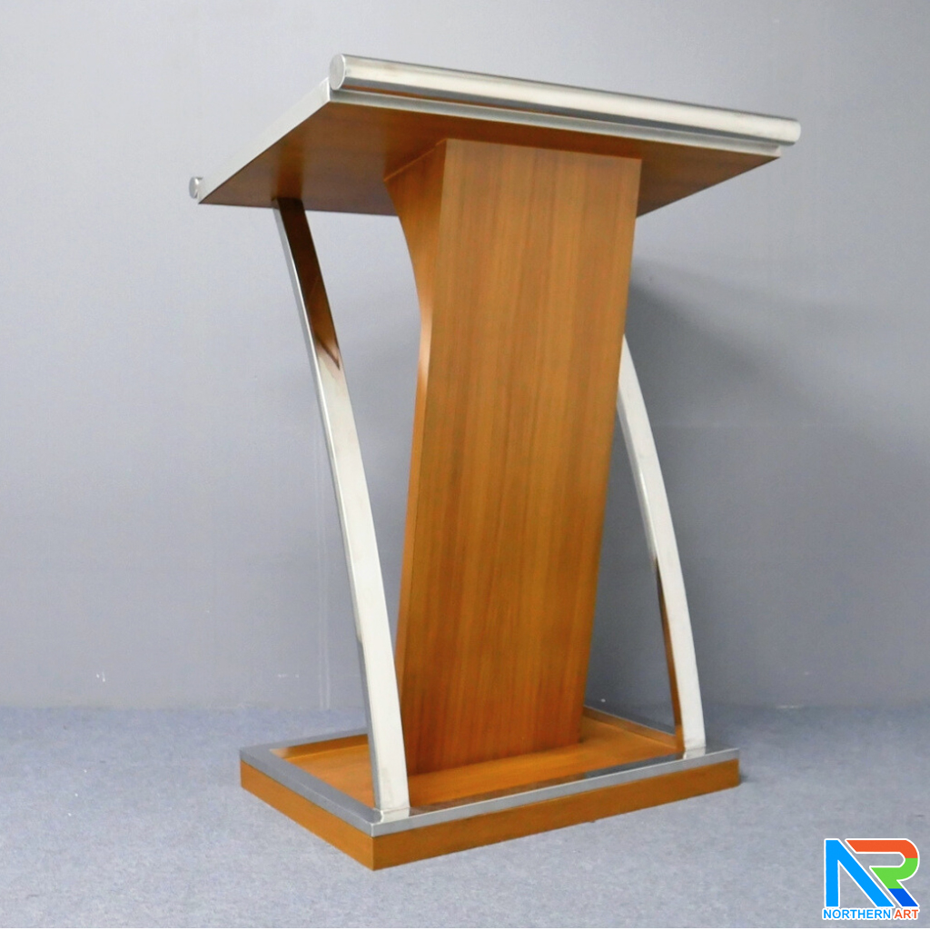 โพเดียมไม้ยืนคู่ Top หุ้มสแตนเลสยืนคู่ สีสัก ขนาด (W) 90x (L) 59 x (H) 120 cm. พร้อมตกแต่งเสาโค้งสแตนเลสเกรด304