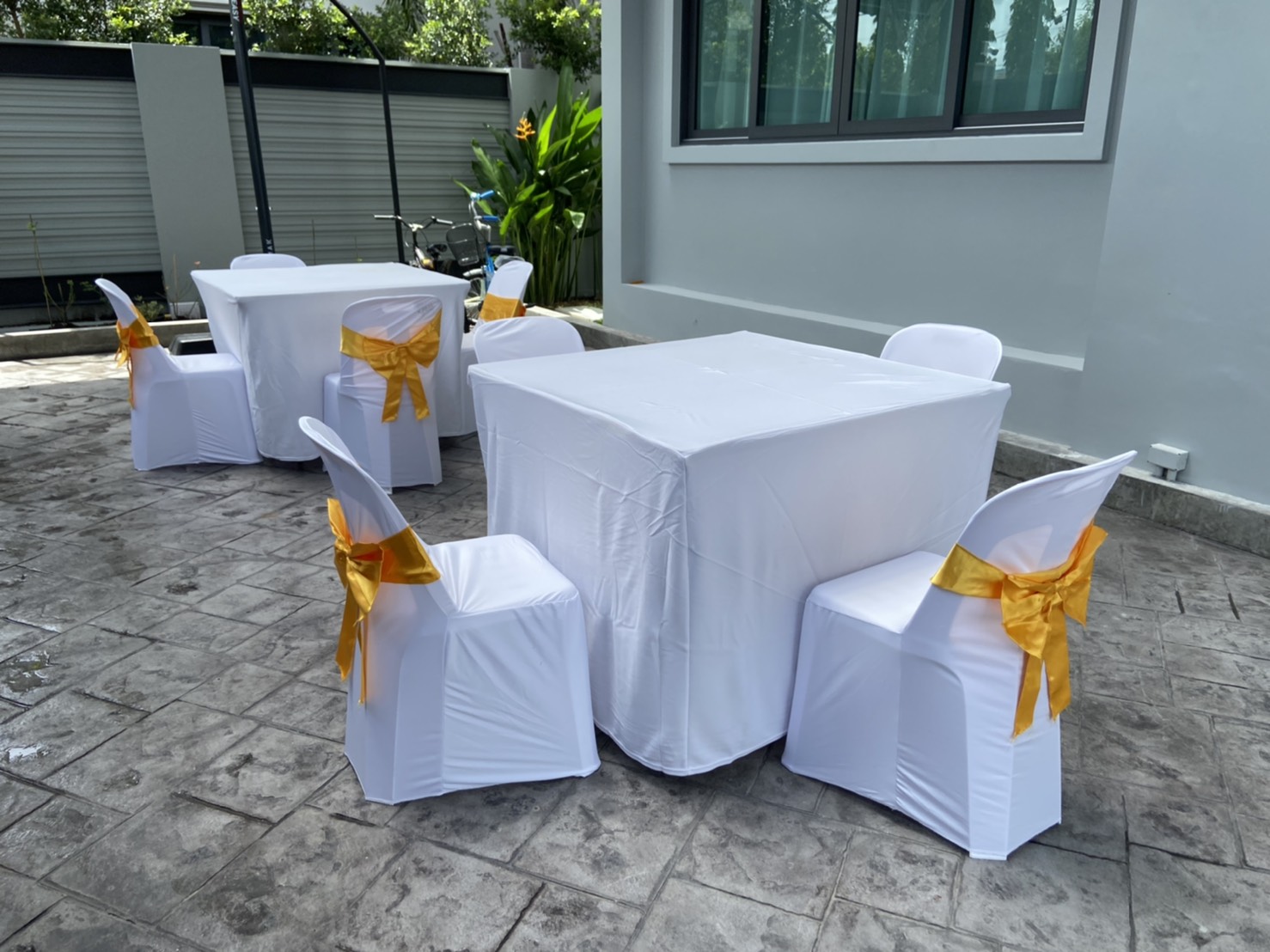 โต๊ะเหลี่่ยม1เมตร พร้อมเก้าอี้ (โต๊ะไม้) เหมาะสำหรับงานจัดเลี้ยงประเภทต่างๆ