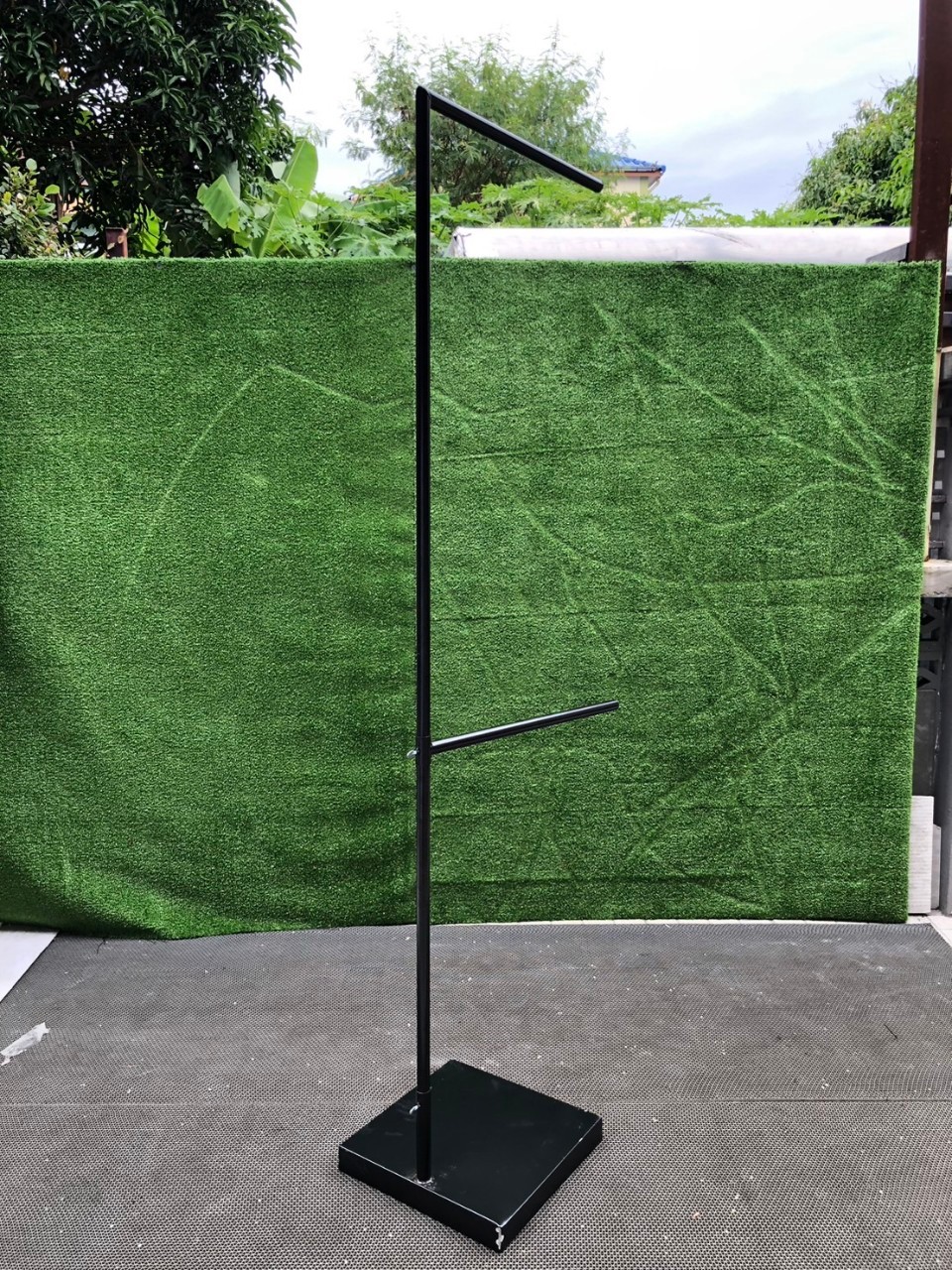 เช่าธงญี่ปุ่น ฐานปูน แขนเดี่ยว ขนาด (W)60 x (H)200 ซม. แข็งแรง มั่นคง ลมพัดไม่ล้ม แขนล่างปรับระดับได้