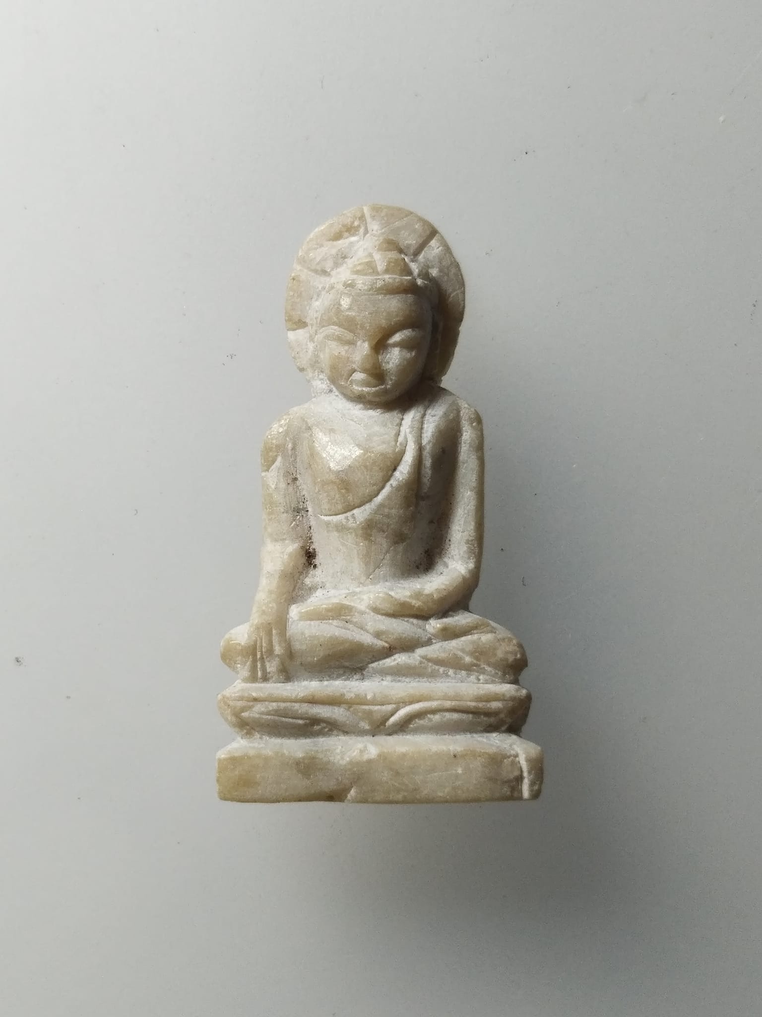 G888 พระพุทธหินแกะ