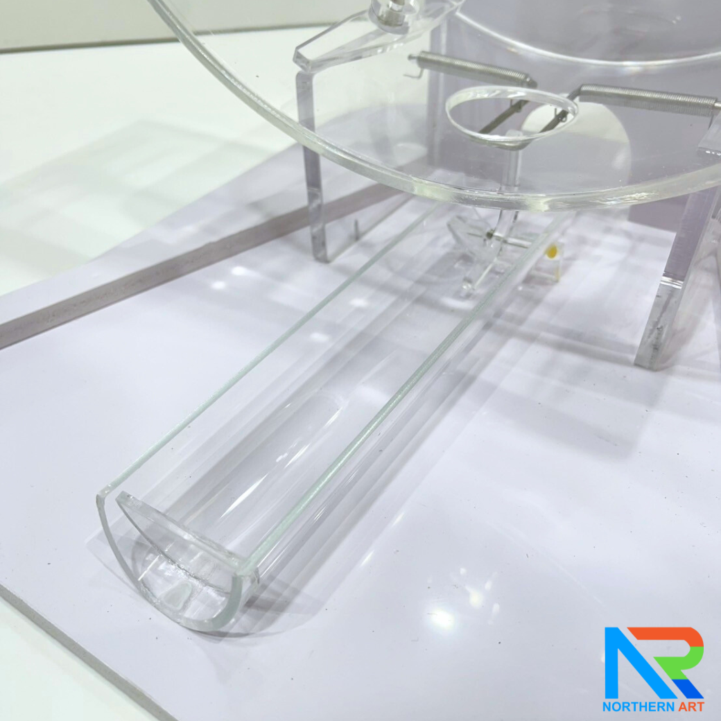 เกมส์จับฉลากมือหมุน ตั้งโต๊ะ ขนาด (W)31.5 X (L)35 X (H)38 cm. หมุนได้ 360 องศา พร้อมลูกบอลตัวเลข 1-60 จำนวน 60 ลูก