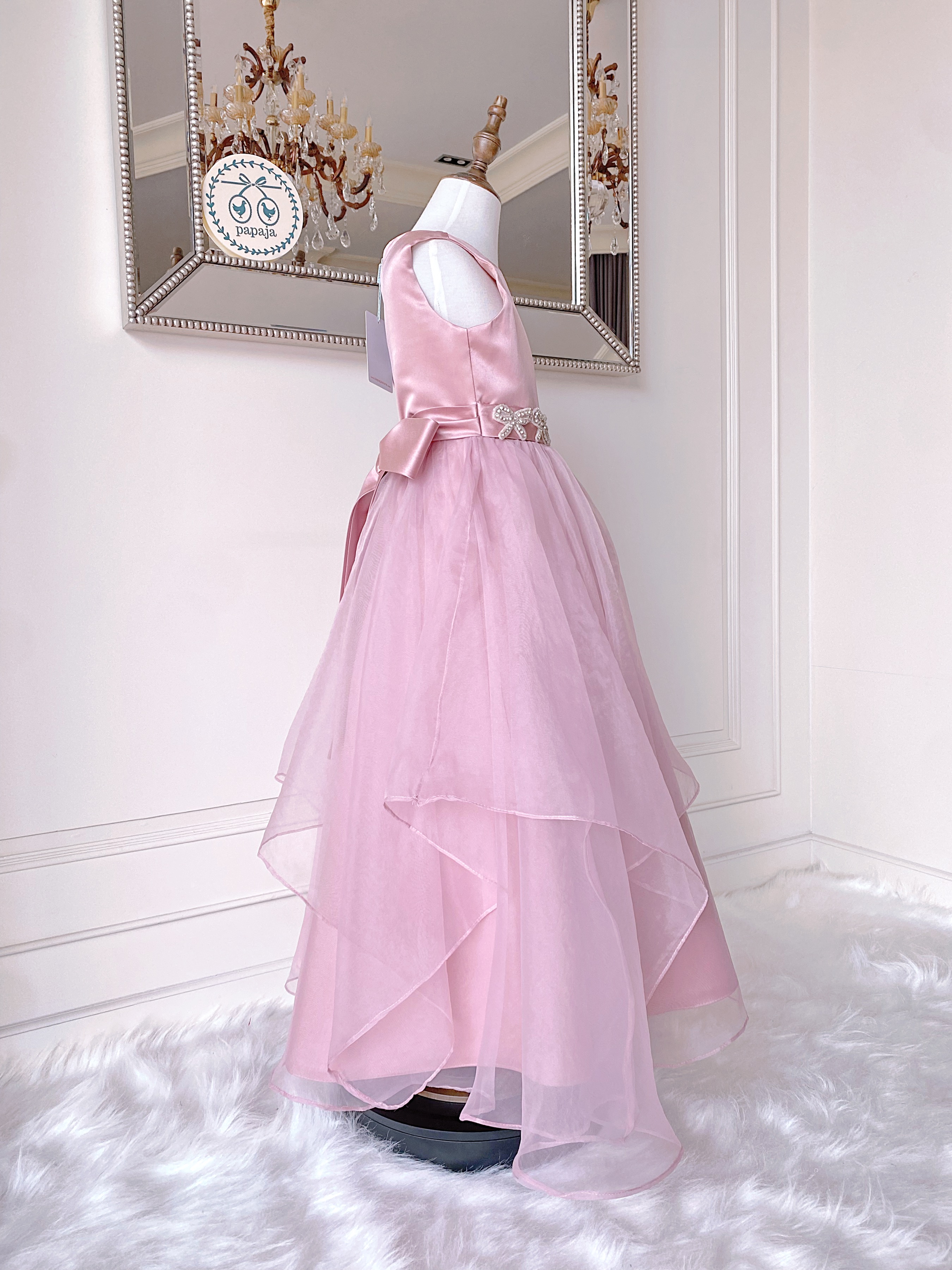 เดรสออกงานราตรียาวแขนกุด สีชมพูหวานอมตุ่น (งานไฮพรีเมี่ยม) ดีเทลลายปักเพชรหนามเตยรูปริบบิ้นที่ช่วงเอว