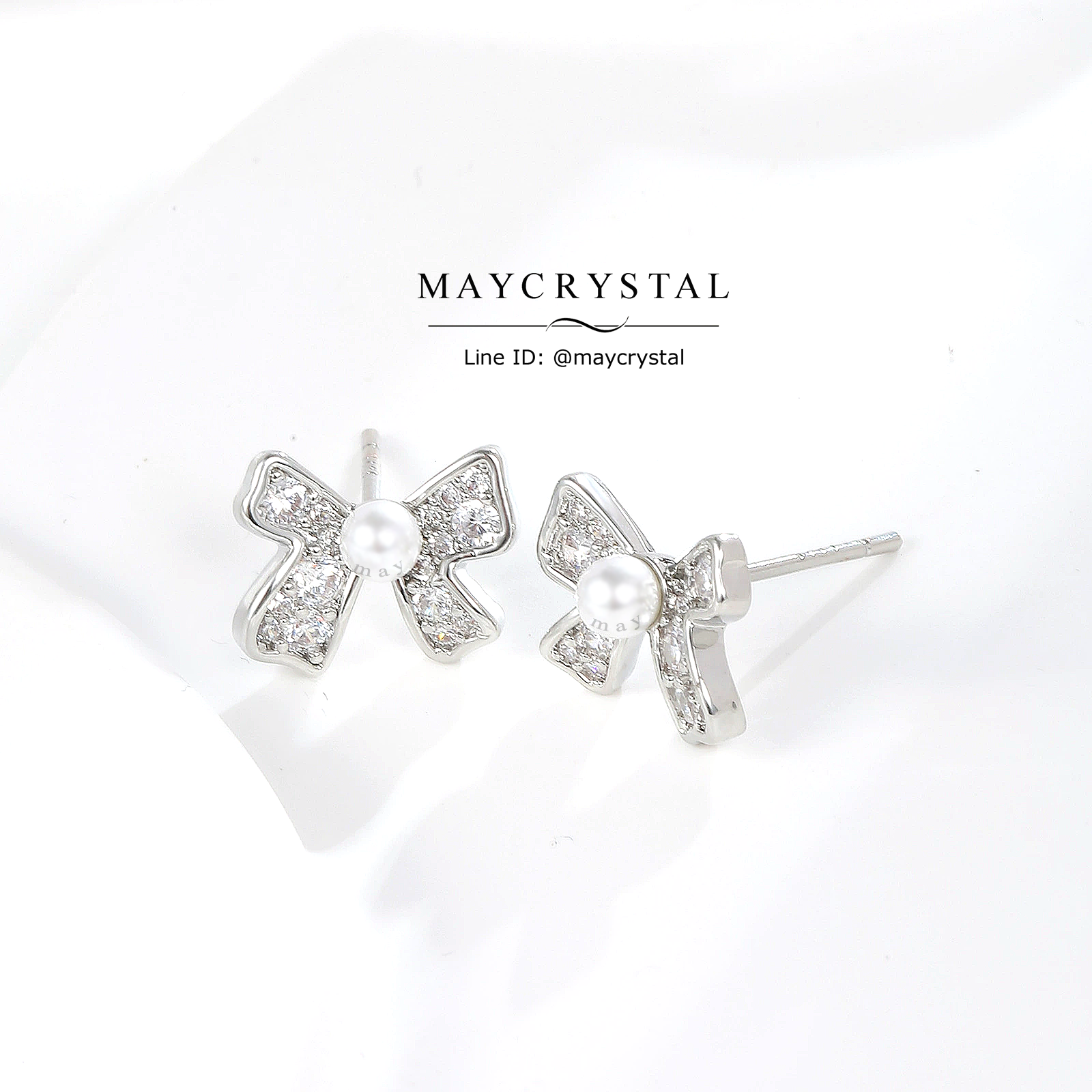 ต่างหูคริสตัลจากประเทศออสเตรีย (Embellished with Crystals from Austria)