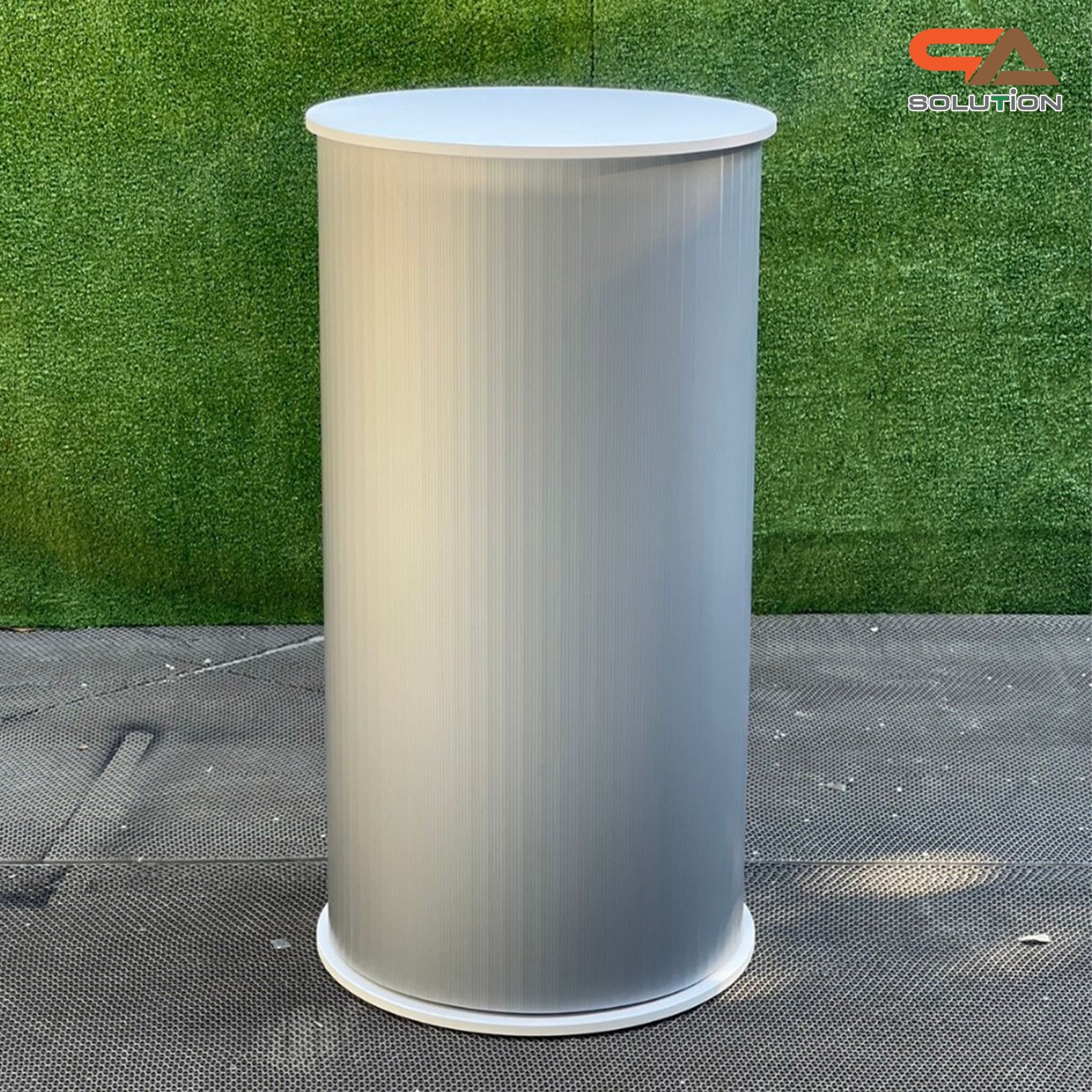 เคาน์เตอร์ออกบูธ ทรงกลม TOPไม้สีขาว (W)50 x (H)94.5 cm. ถอดประกอบได้ เคลื่อนย้ายสะดวก พร้อมกระเป๋าสีดำ 1 ใบ