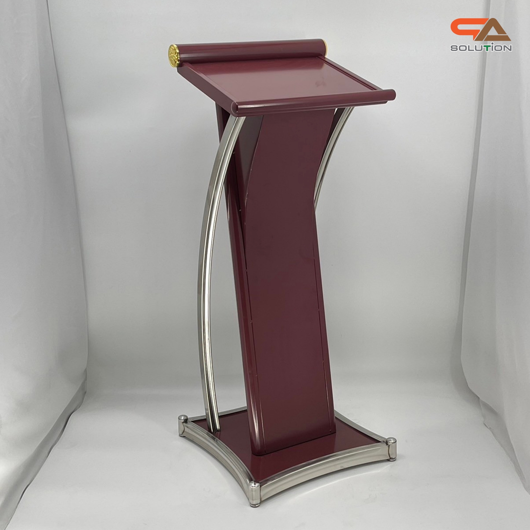 โพเดียมเหล็ก สีโอ๊คแดง ตกแต่งเสาโค้งสแตนเลสสีเงิน ขนาดTOP (W)48 x (L)39 สูง 117 cm.