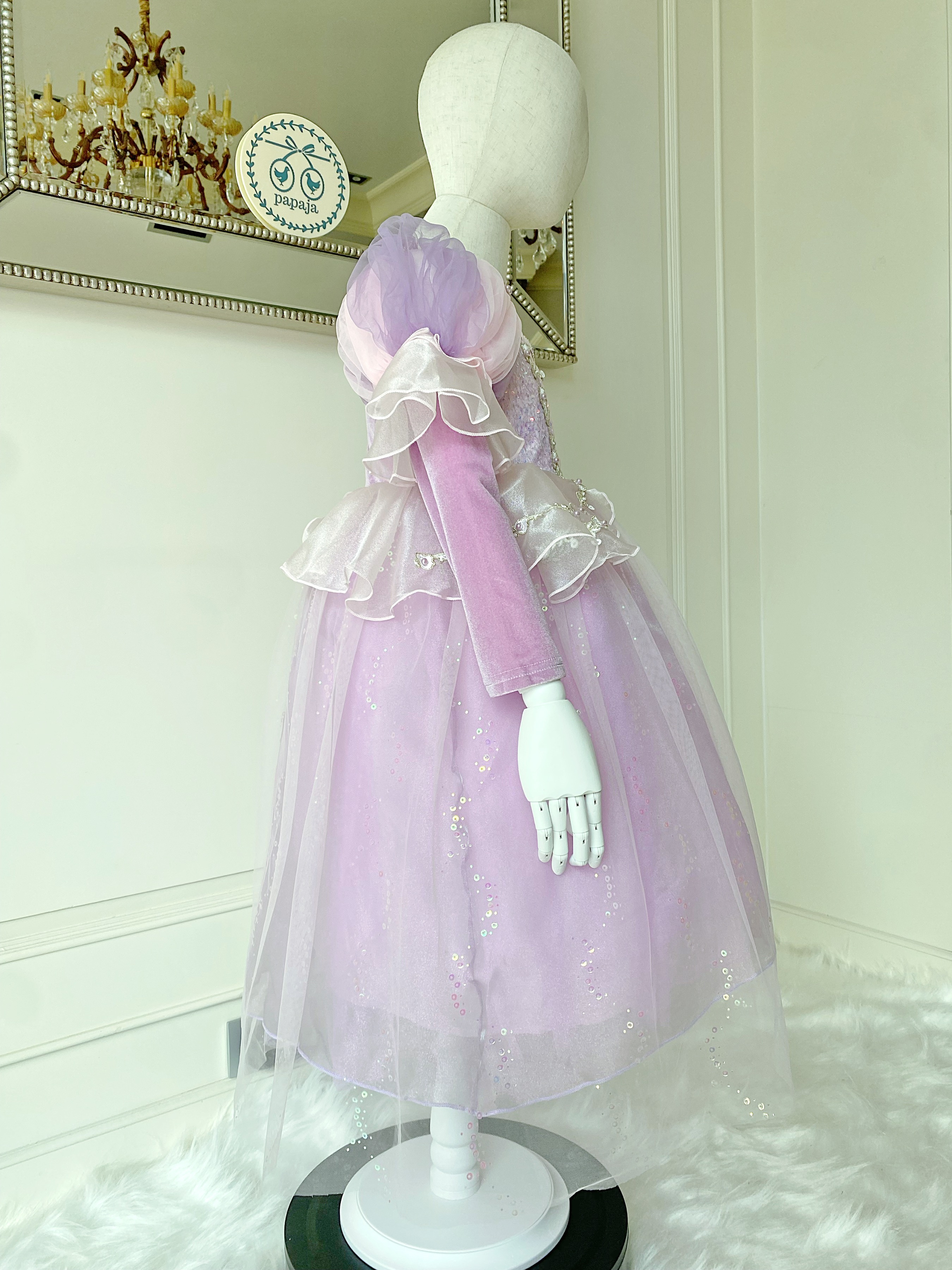 ชุดเจ้าหญิงราพันเซล แขนยาว ปักเลื่อมและเดินเส้นลูกไม้ สวยหรูมาก