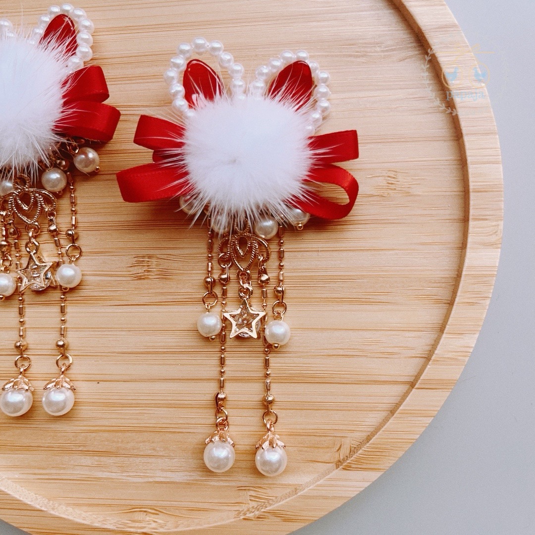 (No.202) ขายเป็นคู่ กิ๊ฟติดผมตรุษจีน ประดับปอมปอม หูกระต่ายทำจากไข่มุกและหินแดง