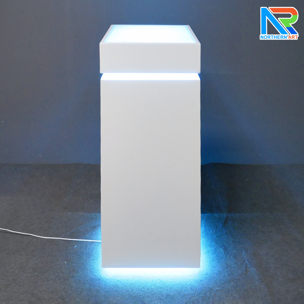 แท่นโชว์สินค้า สีขาว พร้อมไฟLED สีฟ้า ขนาด (W)40 x (L)40 x (H)100 cm. TOP กระจก