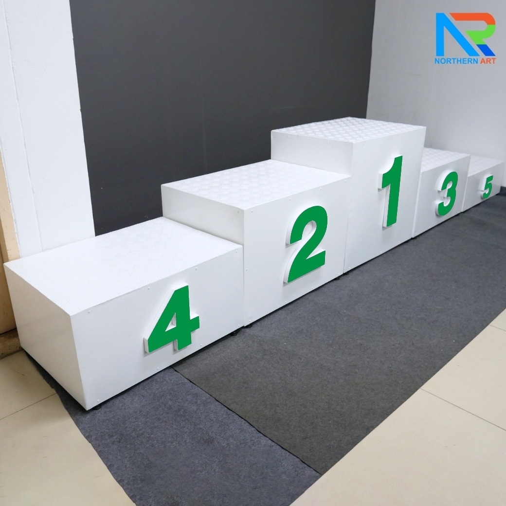 แท่นยืนรับรางวัล 1-2-3-4-5 ขนาด (W)350 x (D)50 x (H)65 cm. โครงเหล็ก ทำสีขาว พร้อมตัวเลข 1-2-3-4-5 (สั่งทำสีตามความต้องการได้)