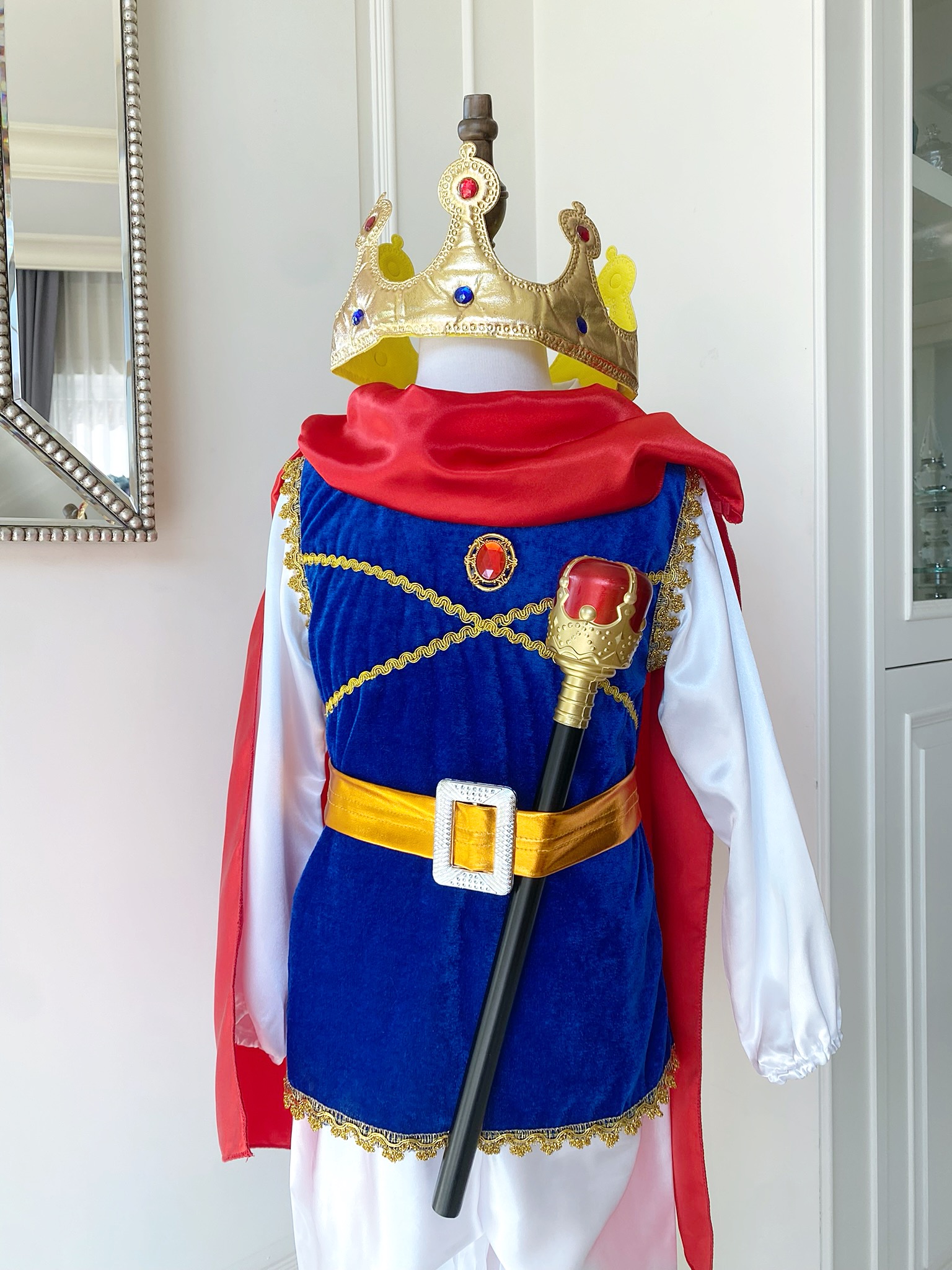 ชุดเจ้าชายรูปงามกั้กสีน้ำเงินและผ้าพันคอสีแดง ครบเซต ผ้าคลุม/มงกุฏ/คฑา/รองเท้าบูตเทียม