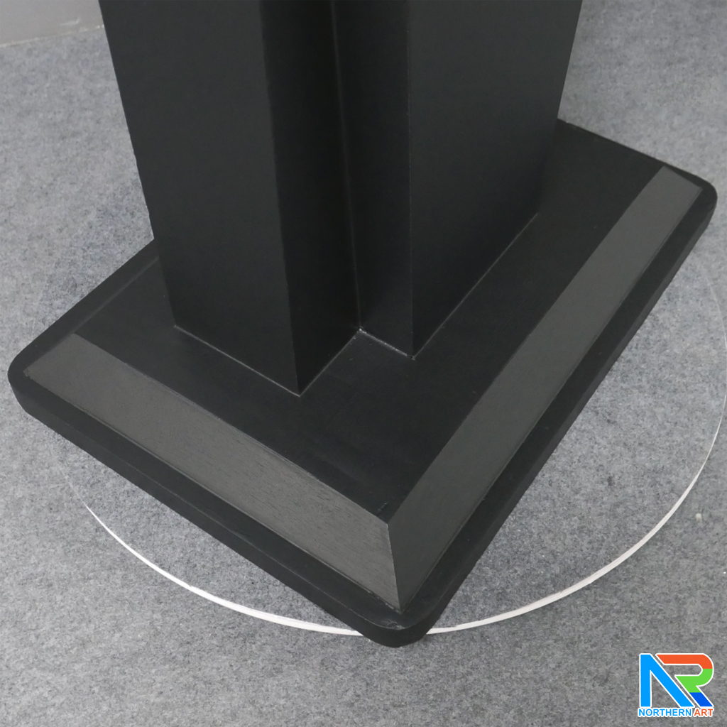 โพเดียมไม้ สีดำ ทรงโมเดิร์น TOP เอียง ขนาด (W)58 x (L)46 cm. สูง 114 cm. พร้อมตู้ใส่ของ มีกุญแจล็อค