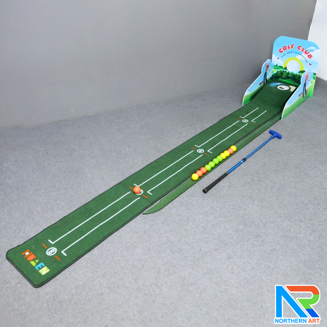 เกมส์กอล์ฟ ขนาด (W)30 x (L)284 x (H)10 cm. พร้อมไม้พัตเตอร์ปรับระดับได้ 1 อัน และลูกกอล์ฟโฟม 10 ลูก
