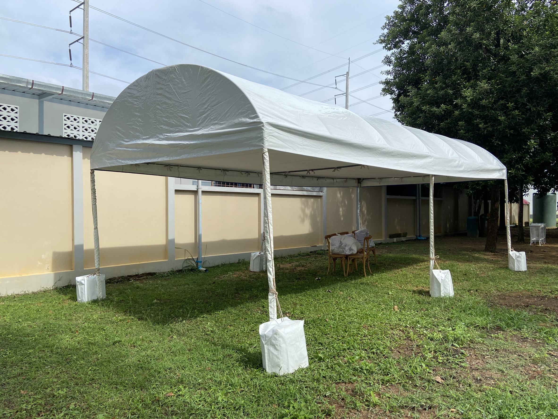 เต็นท์เช่าขนาดกว้าง4ยาว8เมตร(4x8) ทรงโค้งสีขาวเหมาะสำหรับงานจัดงานทุกประเภท
