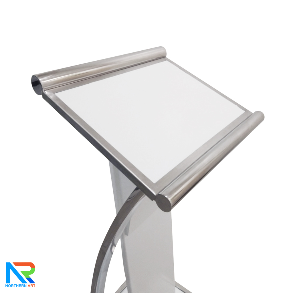 โพเดียมไม้สีขาว ตกแต่งสแตนเลส เกรด304 ขนาด (W) 47 x (D) 44 x (H)120 cm.