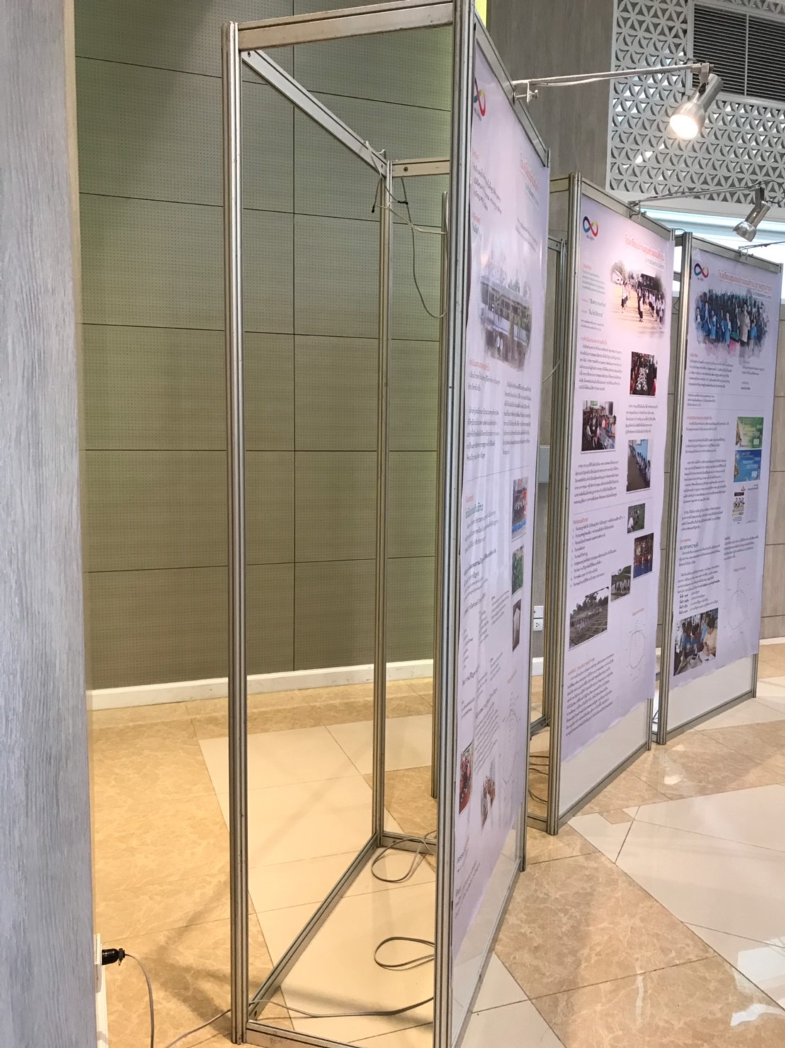 เช่าบอร์ดนิทรรศการ ไวท์บอร์ด แบบตั้งเดี่ยว ขนาด 100x200 ซม. บริการติดตั้งพร้อมรื้อถอน กทมฯและปริมณฑล