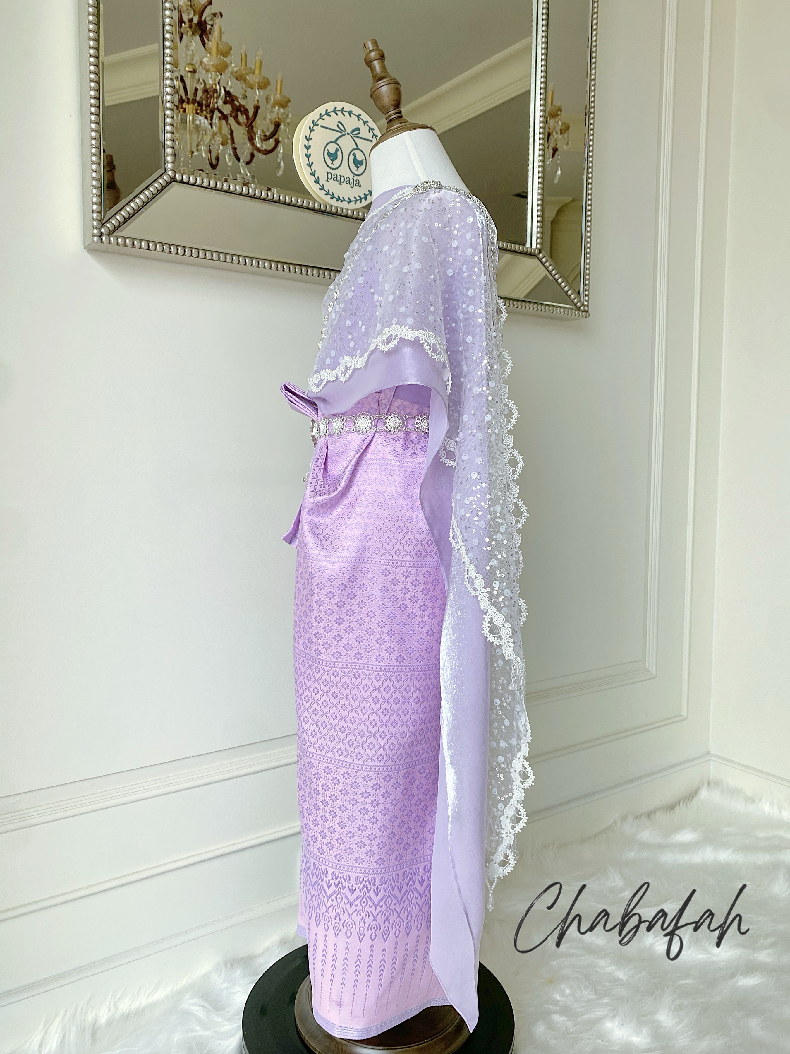 เดรสชุดไทยสไบเฉียง สีม่วงพาสเทล แบรนด์ Chabafah พร้อมเครื่องประดับ 3 ชิ้น