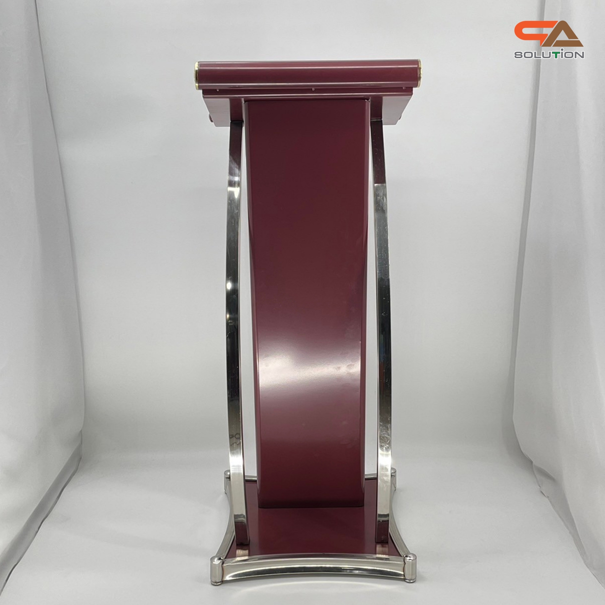 โพเดียมเหล็ก สีโอ๊คแดง ตกแต่งเสาโค้งสแตนเลสสีเงิน ขนาดTOP (W)48 x (L)39 สูง 117 cm.