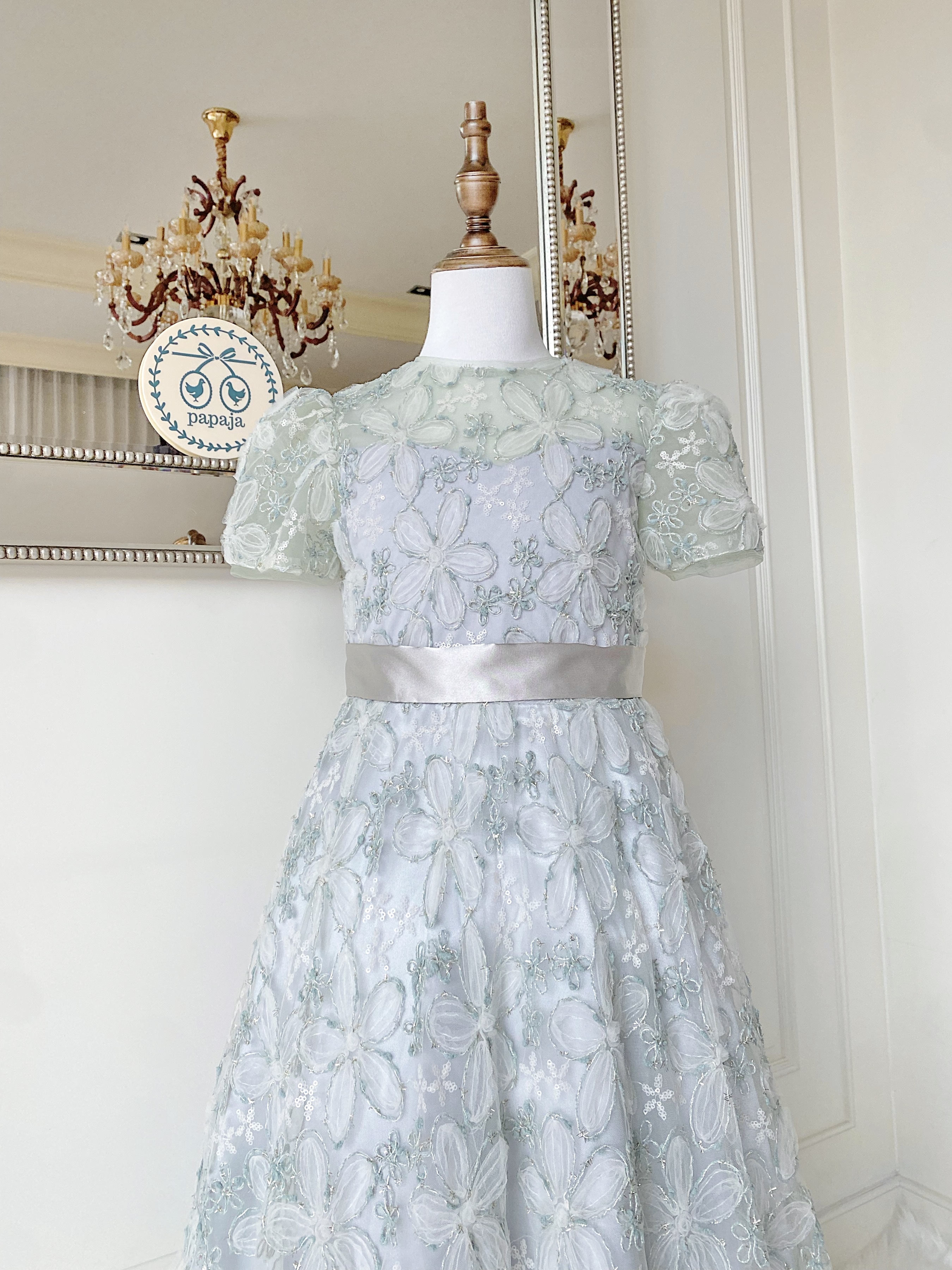 เดรสออกงานราตรียาวแขนตุ๊กตา (งานไฮพรีเมี่ยม) ผ้าลูกไม้ฉลุโทนสีเขียวอ่อน ลุคผู้ดี สวยคลาสสิค