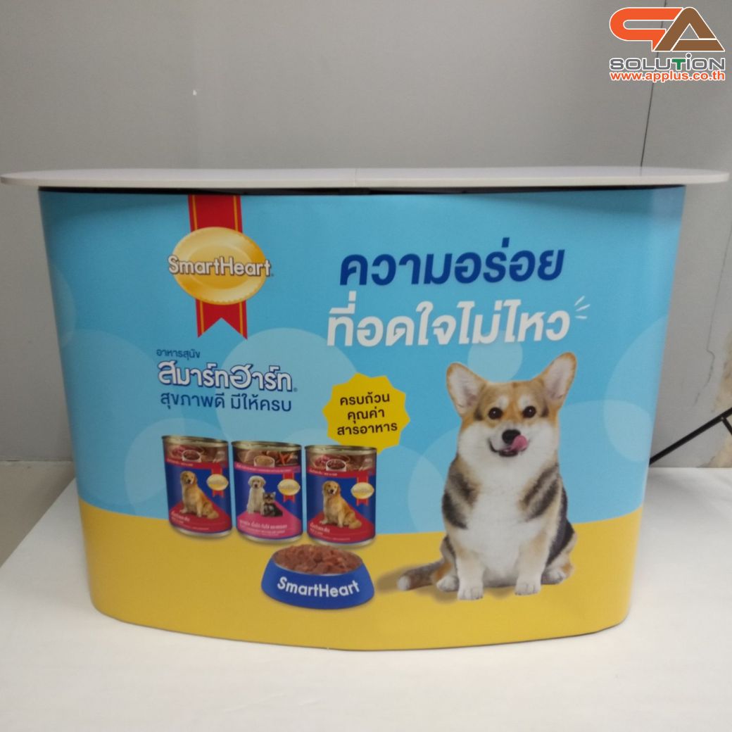 เคาน์เตอร์ออกบูธ รุ่นโค้ง TOPสีขาว มีชั้นวาง ขนาด (W)131 x (D)39 x (H) 87 cm.โครงอะลูมิเนียม พับเก็บได้ เคลื่อนย้ายสะดวก