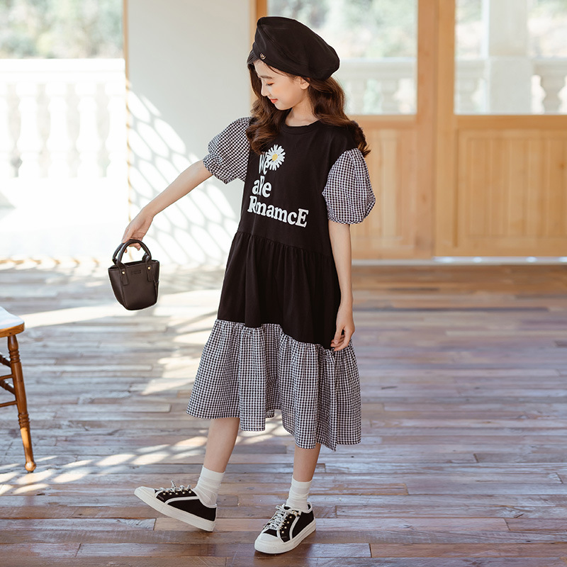 เดรสยาวแขนตุ๊กตาสีดำ สกรีนลายช่วงอก แต่งผ้าลายสก็อตที่แขนและชายกระโปรง