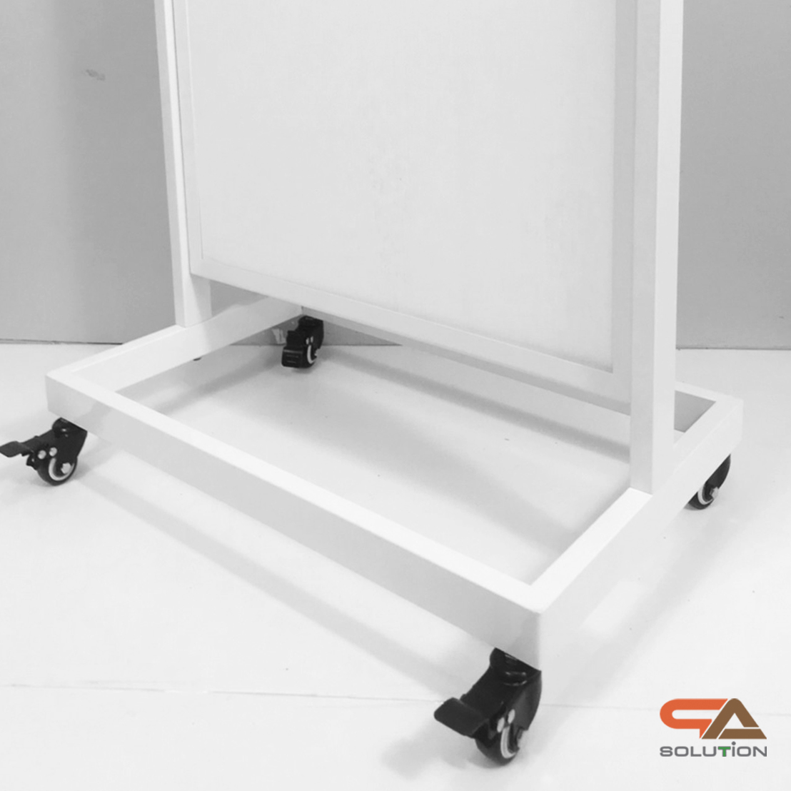 ป้ายตั้งพื้นเหล็ก กรอบคู่ สีขาว มีล้อ (W) 58 × (L) 73 x (H) 160 cm. สอดงานด้านบน โชว์ภาพ2ด้าน ถอดประกอบได้