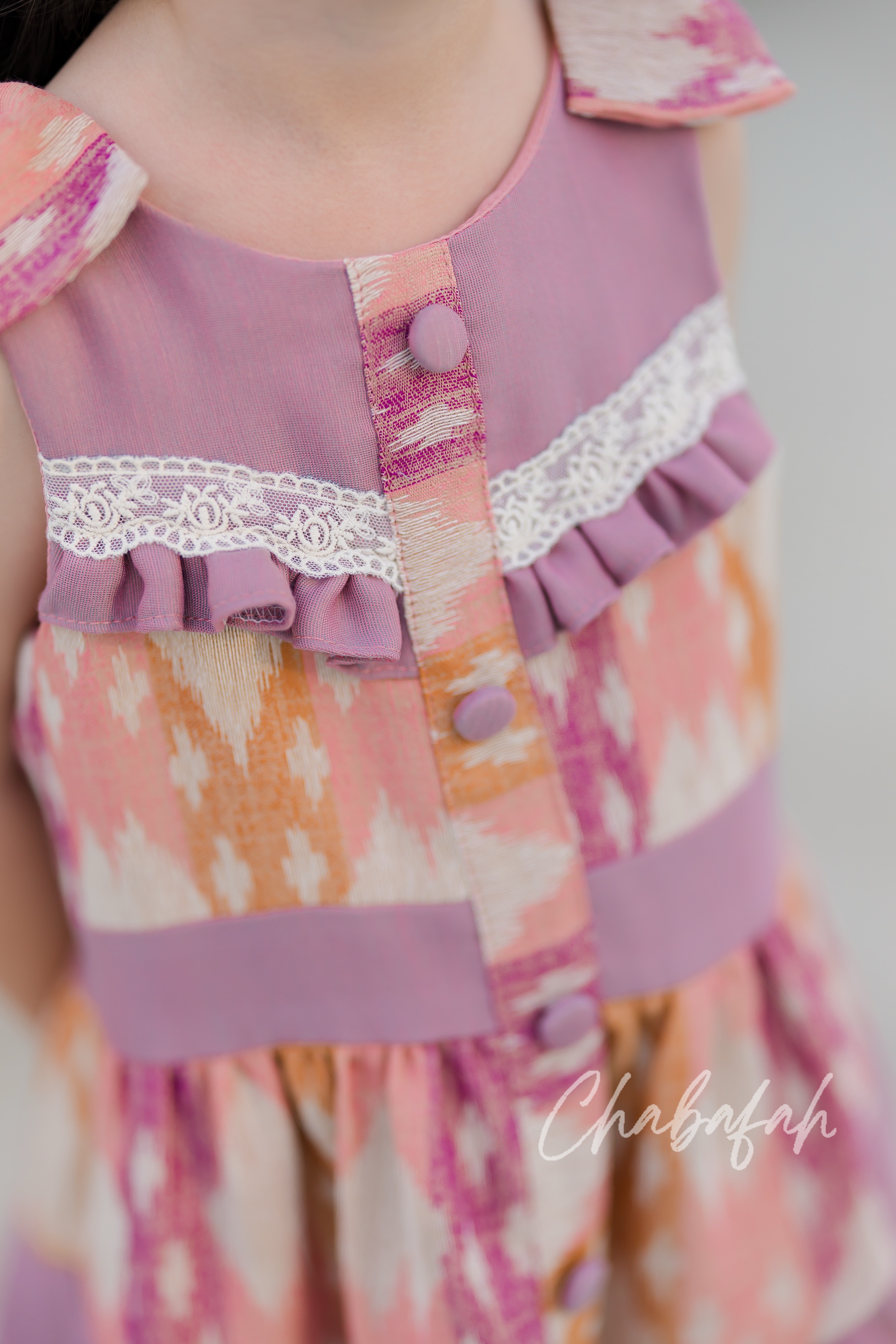 เดรสแขนกุดผ้าไทย แบรนด์ Chabafah สีม่วงตุ่น