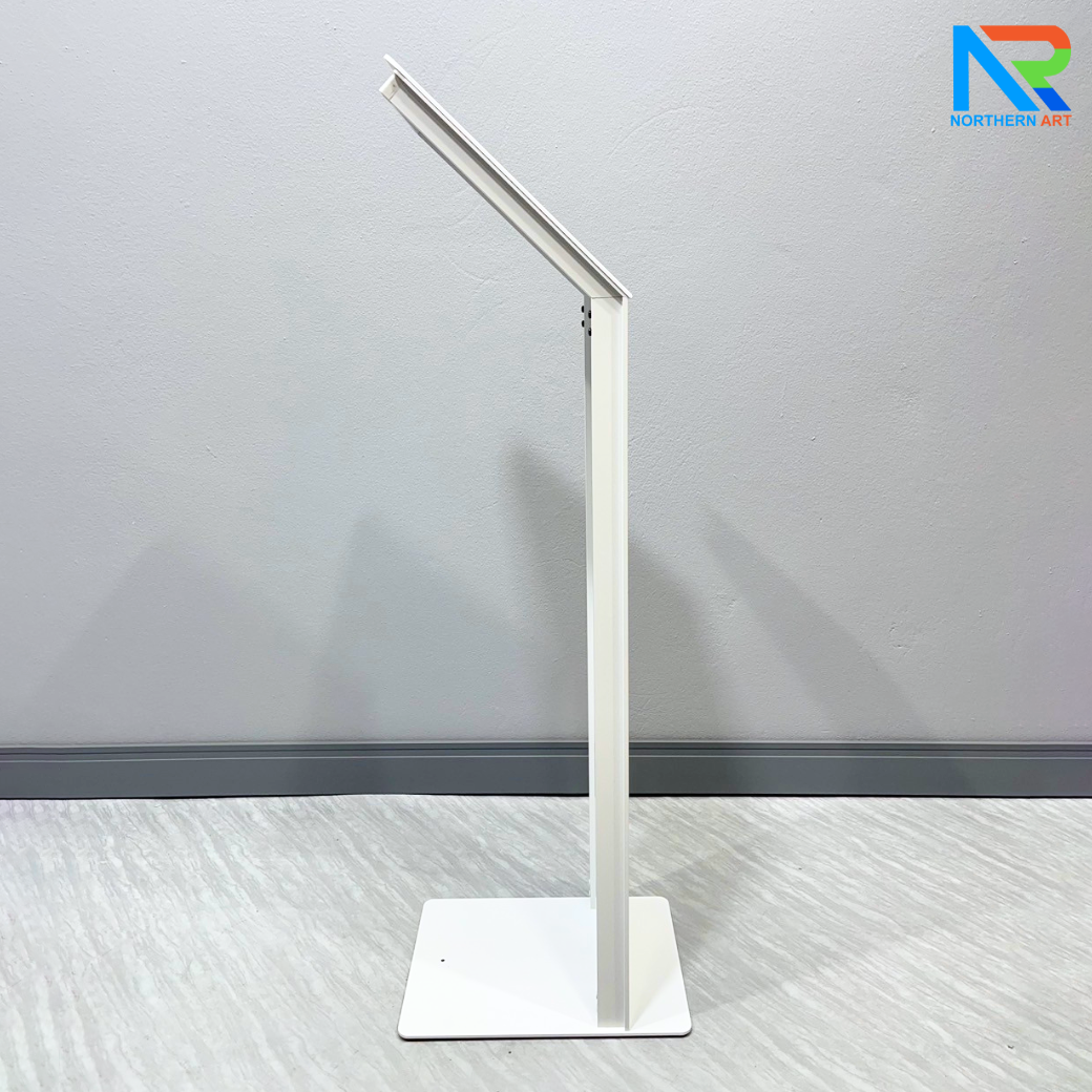 โปสเตอร์สแตนด์ตั้งพื้น รุ่นโชว์รูมรถ ขนาด A4 สีขาว สอดงานพิมพ์ด้านบน เปลี่ยนงานพิมพ์ง่าย ฐานมั่นคงแข็งแรง