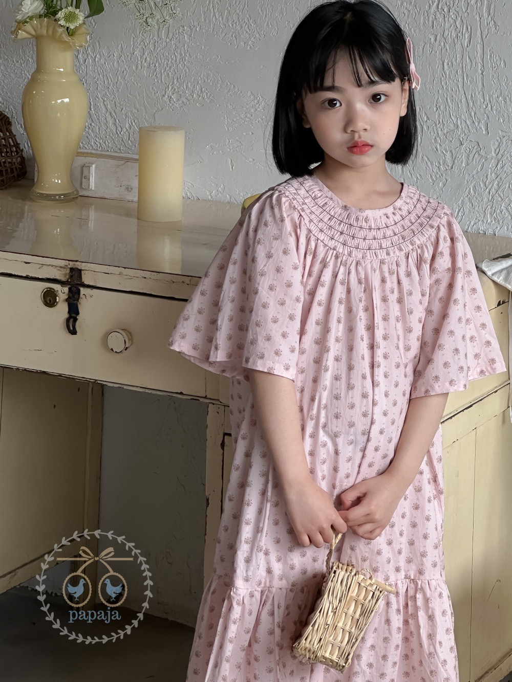 เดรสแขนสั้นลายดอกไม้เล็กๆ สีชมพูอ่อน ผ้าดีมากๆ