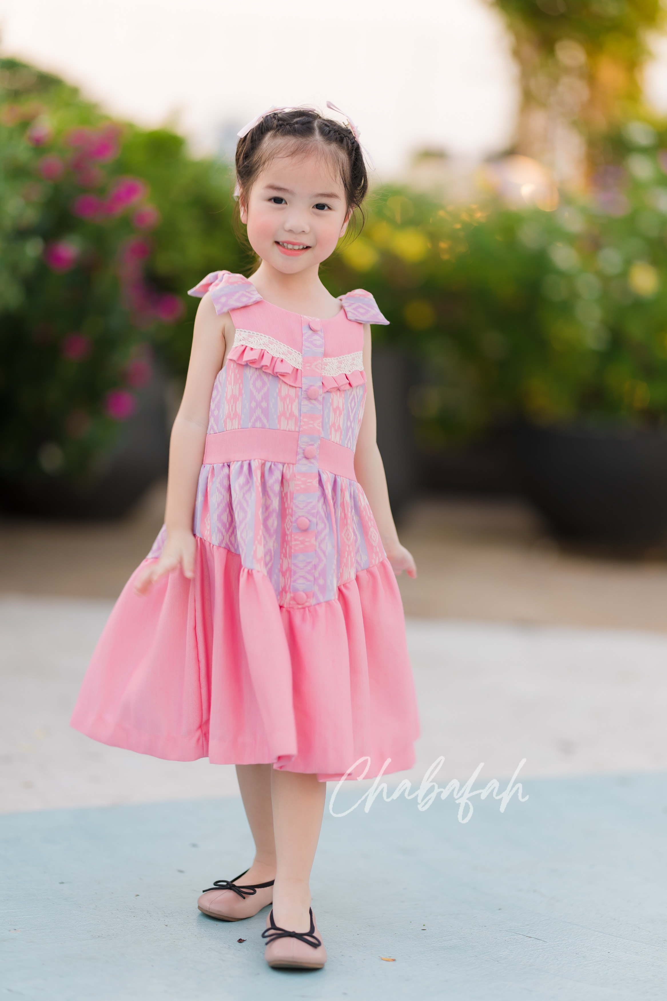 เดรสแขนกุดผ้าไทย แบรนด์ Chabafah สีชมพูหวาน