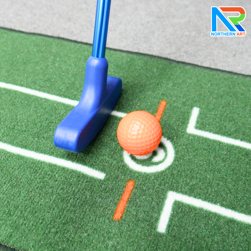 เกมส์กอล์ฟ ขนาด (W)30 x (L)284 x (H)10 cm. พร้อมไม้พัตเตอร์ปรับระดับได้ 1 อัน และลูกกอล์ฟโฟม 10 ลูก