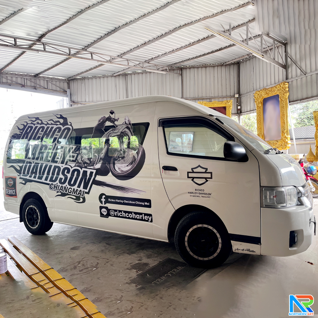 สติ๊กเกอร์ติดรถตู้ ไม่ทิ้งคราบกาว สั่งผลิตและติดตั้งตามแบบที่ต้องการ ติดได้ กรุงเทพ และ เชียงใหม่